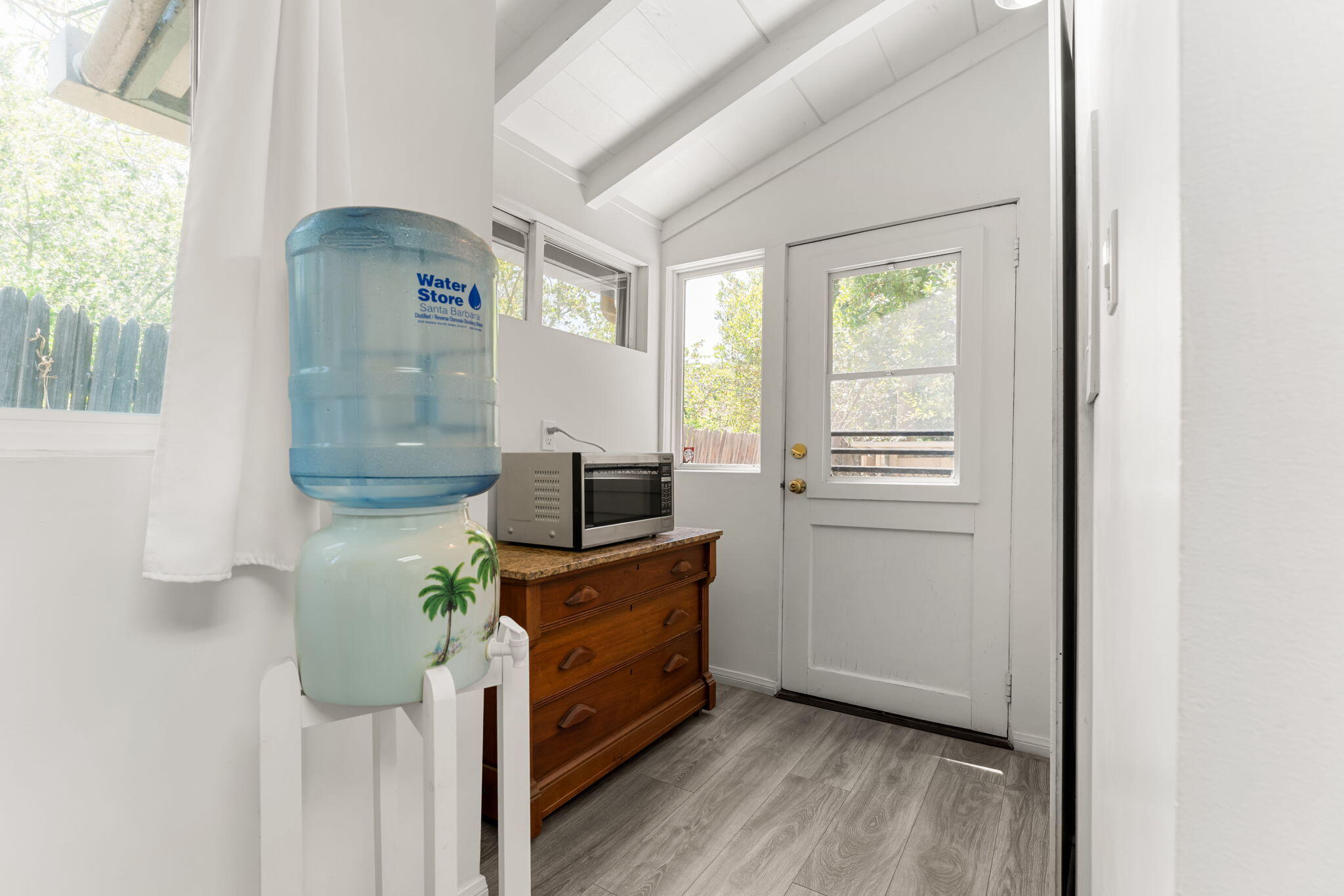 Santa Barbara, California 93105, United States, 5 Bedrooms Bedrooms, ,4 BathroomsBathrooms,Residential,Active,17132