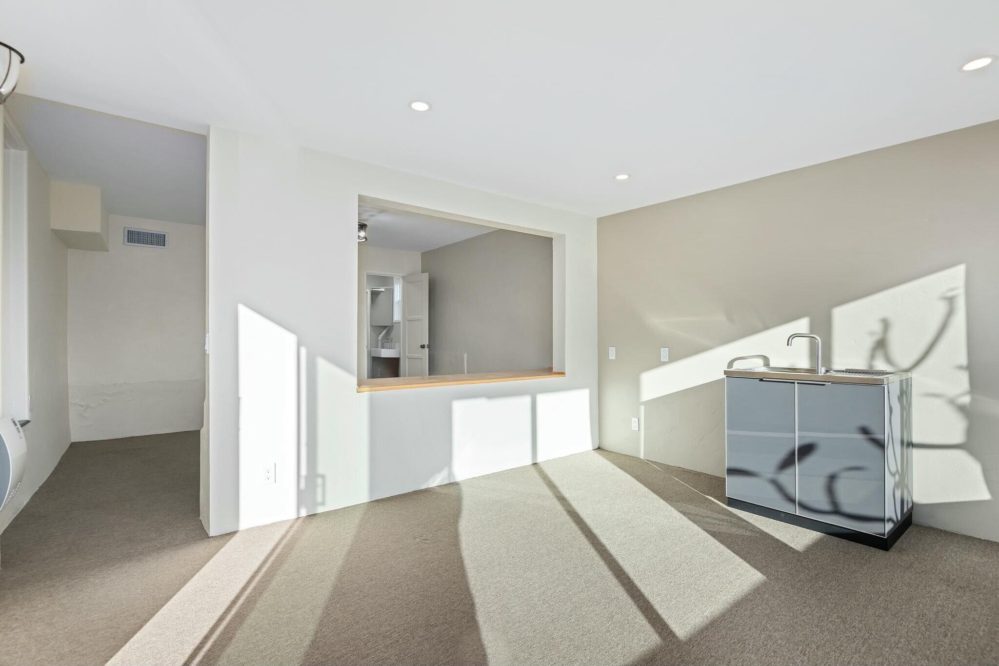 Santa Barbara, California 93103, United States, 4 Bedrooms Bedrooms, ,3 BathroomsBathrooms,Residential,Active,1980