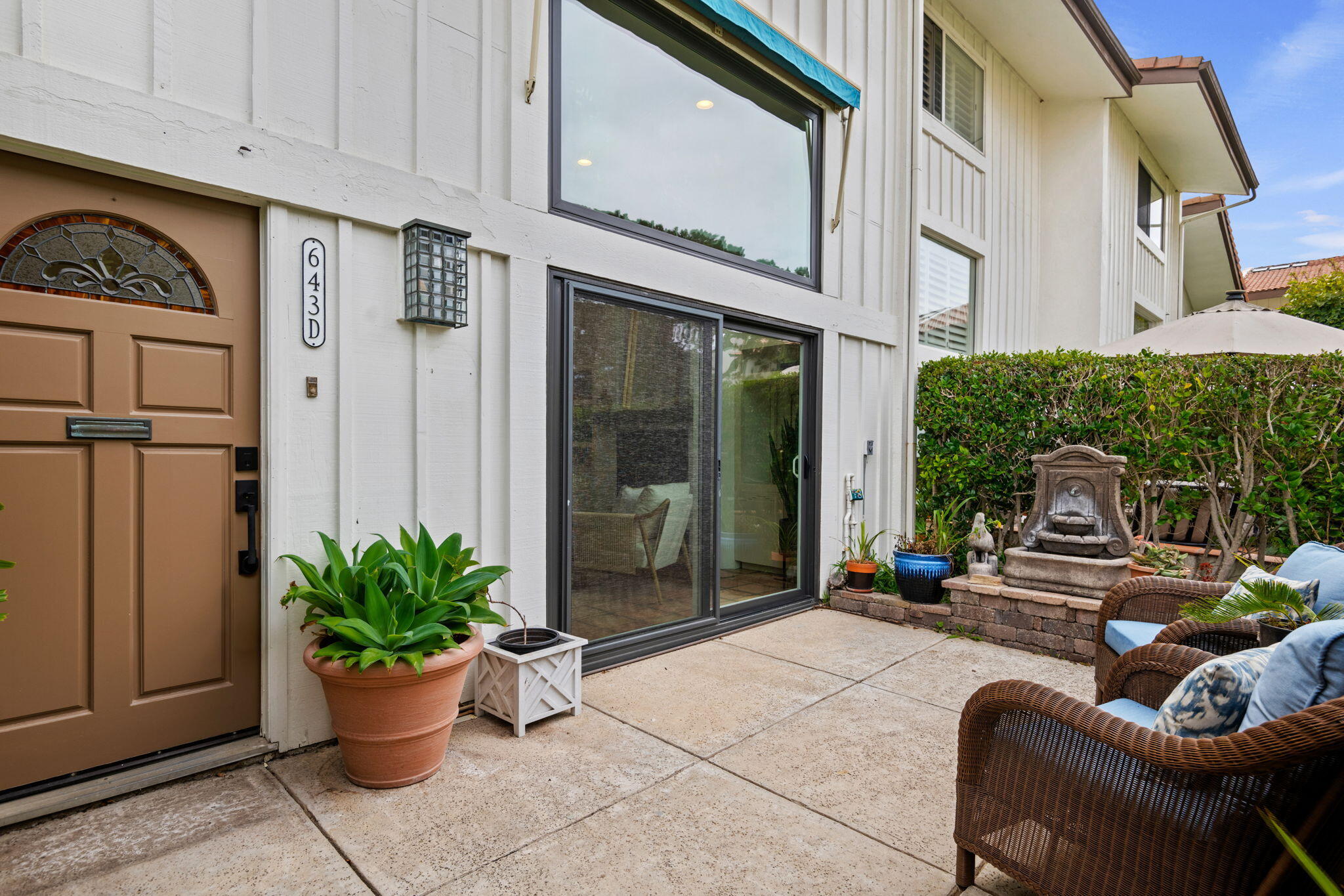 Santa Barbara, California 93103, United States, 2 Bedrooms Bedrooms, ,3 BathroomsBathrooms,Residential,Active,219144