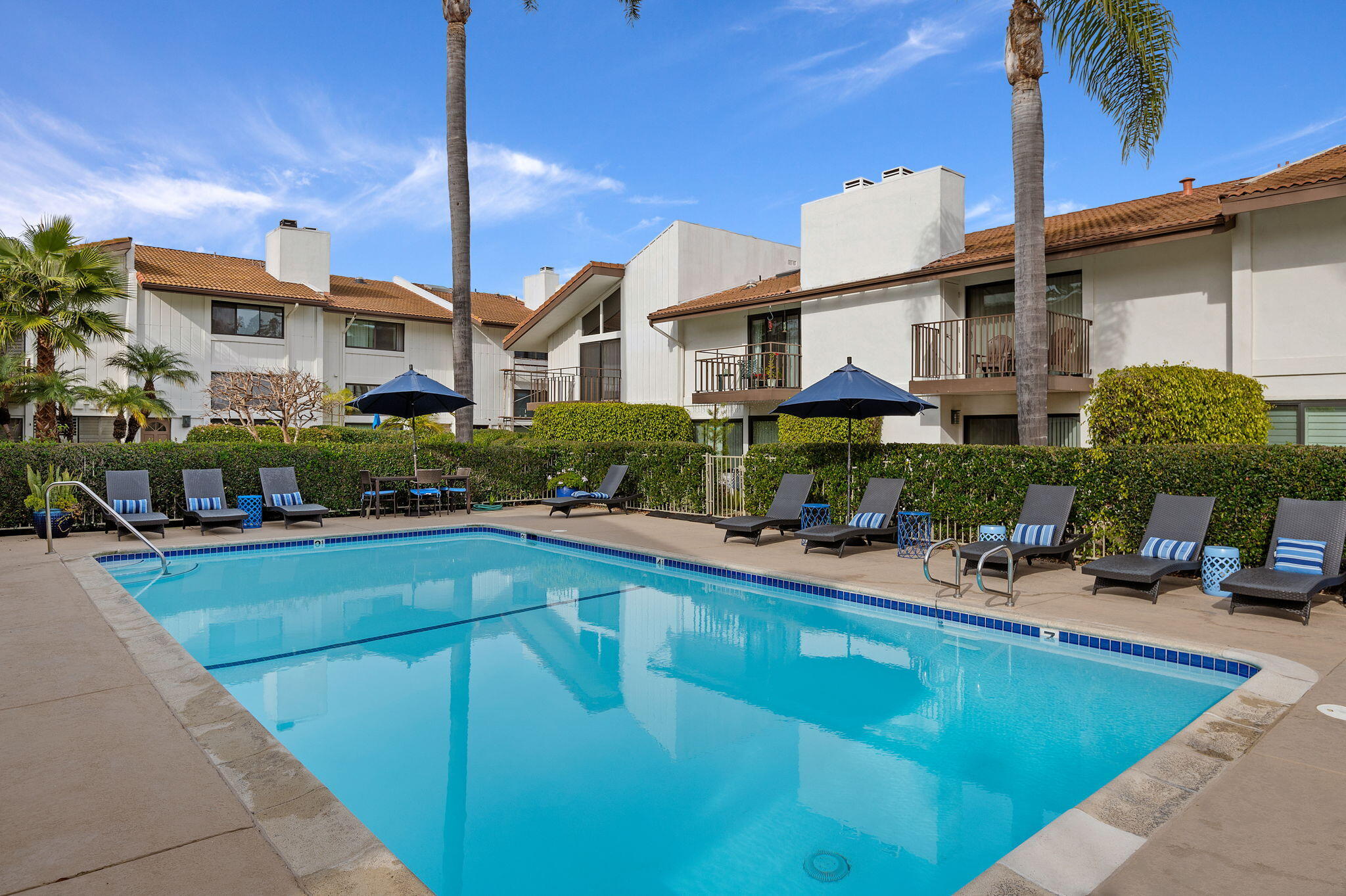 Santa Barbara, California 93103, United States, 2 Bedrooms Bedrooms, ,3 BathroomsBathrooms,Residential,Active,219144