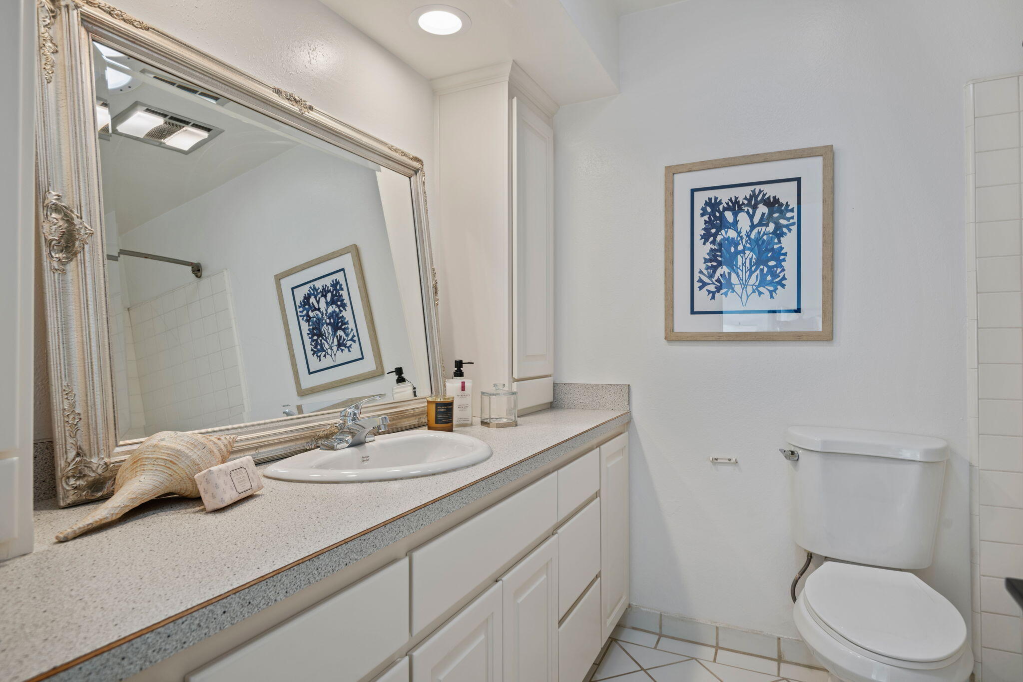 Santa Barbara, California 93103, United States, 2 Bedrooms Bedrooms, ,3 BathroomsBathrooms,Residential,Active,219144