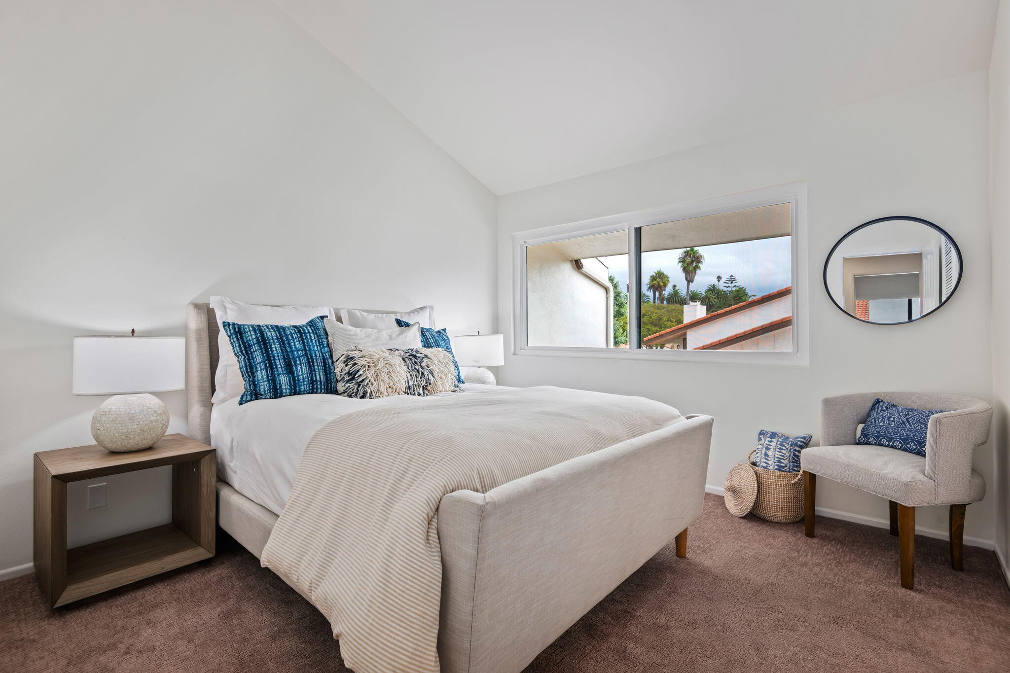 Santa Barbara, California 93103, United States, 2 Bedrooms Bedrooms, ,3 BathroomsBathrooms,Residential,Active,219144