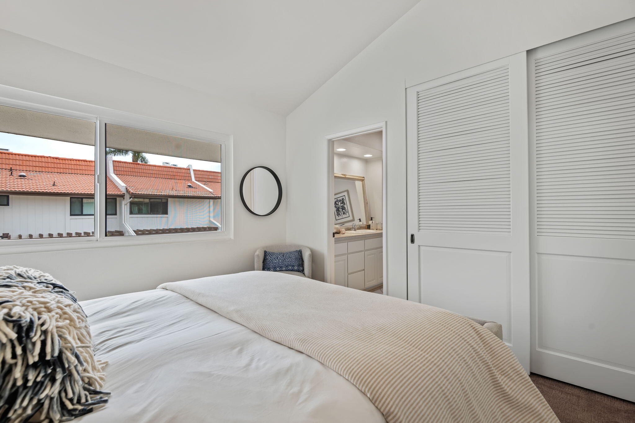 Santa Barbara, California 93103, United States, 2 Bedrooms Bedrooms, ,3 BathroomsBathrooms,Residential,Active,219144