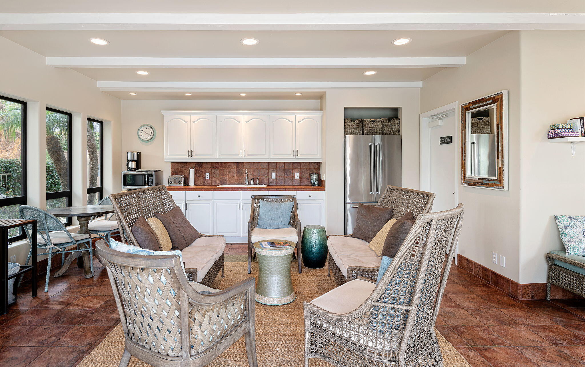 Santa Barbara, California 93103, United States, 2 Bedrooms Bedrooms, ,3 BathroomsBathrooms,Residential,Active,219144