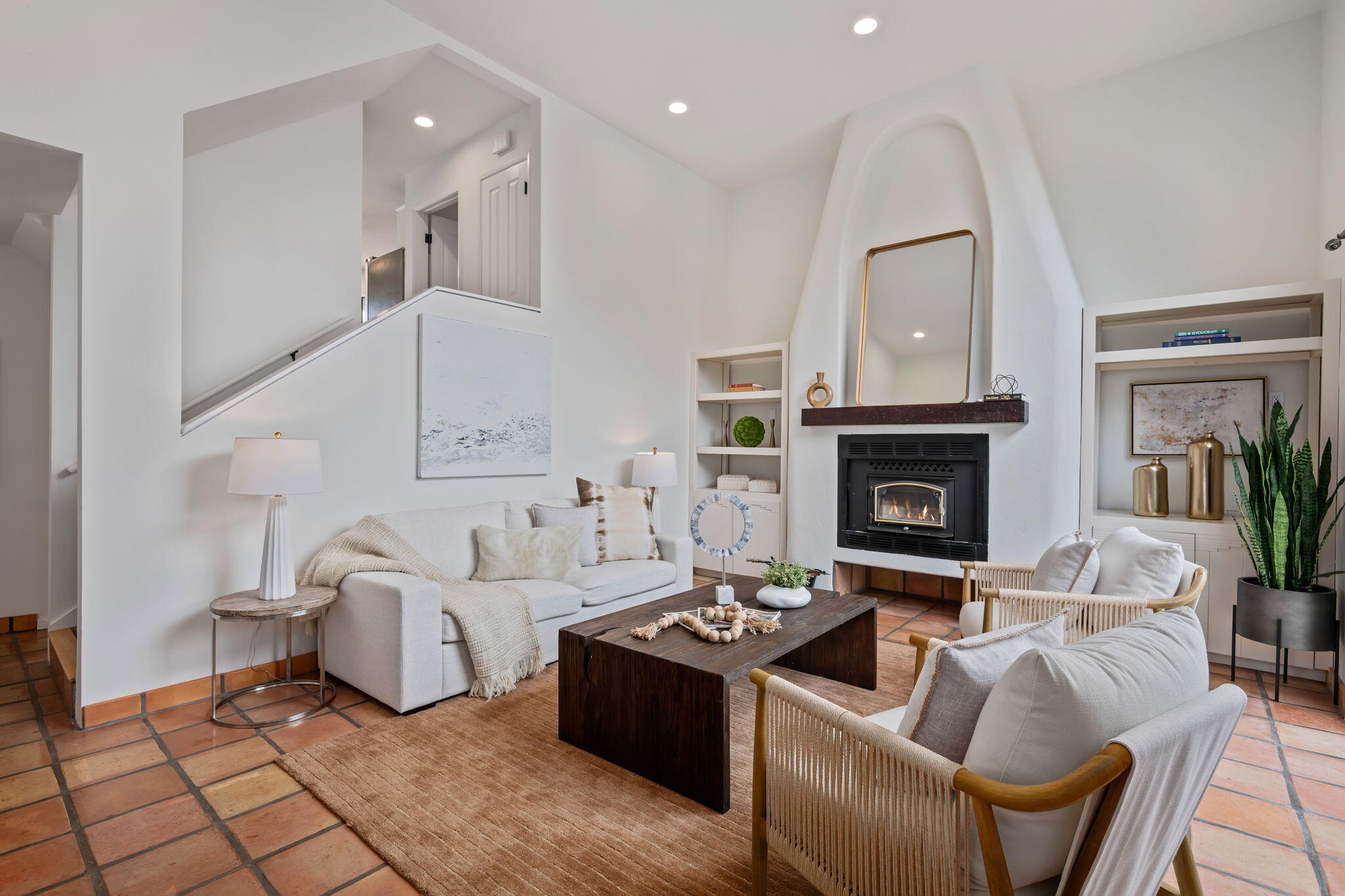 Santa Barbara, California 93103, United States, 2 Bedrooms Bedrooms, ,3 BathroomsBathrooms,Residential,Active,219144