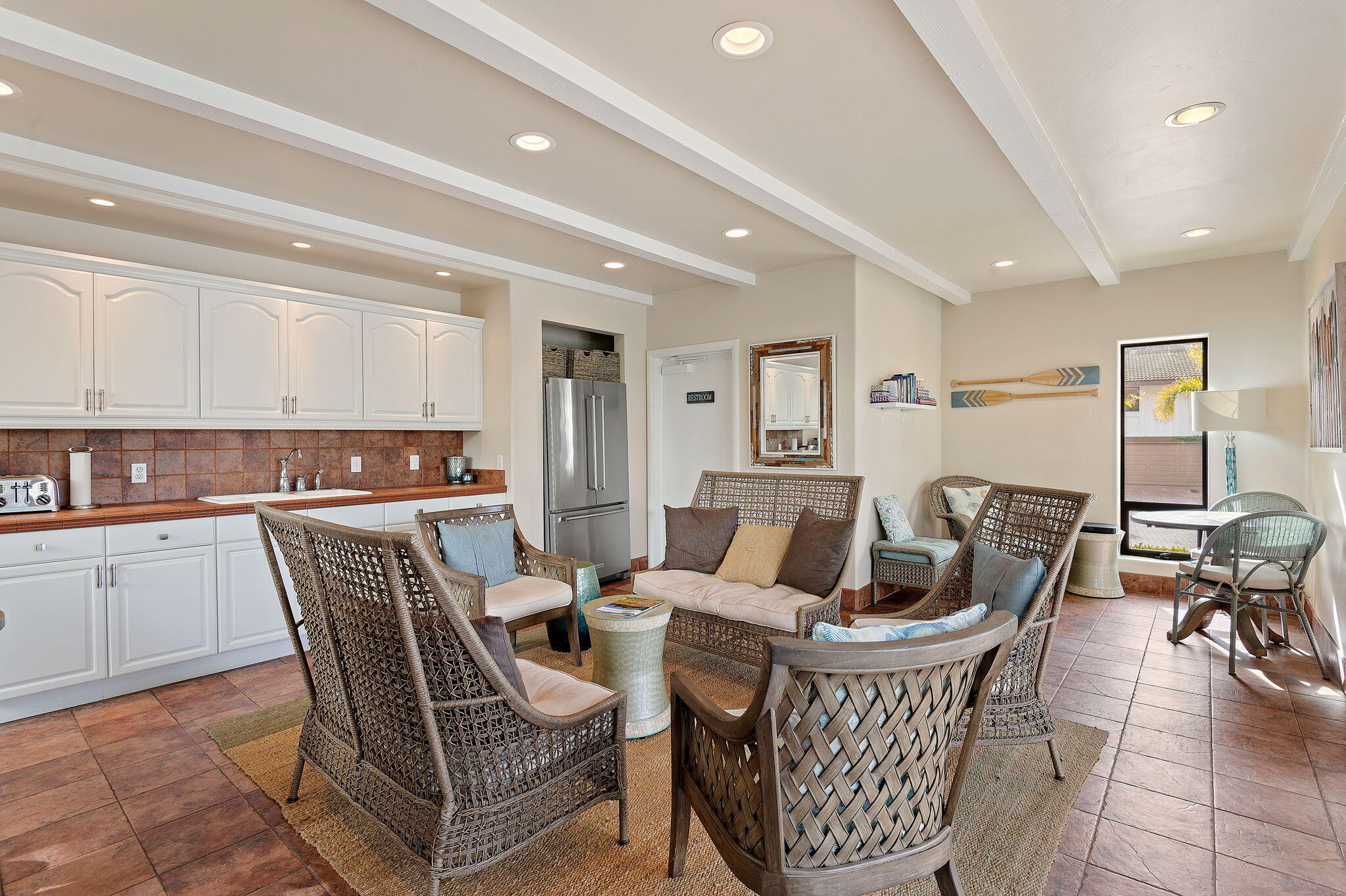 Santa Barbara, California 93103, United States, 2 Bedrooms Bedrooms, ,3 BathroomsBathrooms,Residential,Active,219144