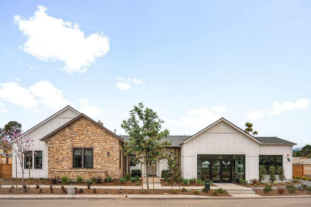 Carpinteria, California 93013, United States, 4 Bedrooms Bedrooms, ,5 BathroomsBathrooms,Residential,Active,245629