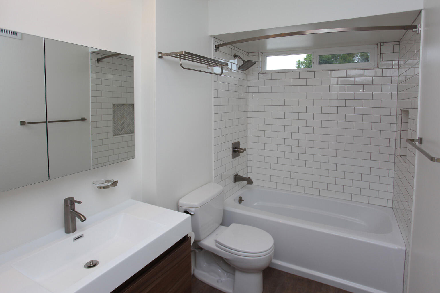 Santa Barbara, California 93105, United States, 3 Bedrooms Bedrooms, ,3 BathroomsBathrooms,Residential,Pending,221283