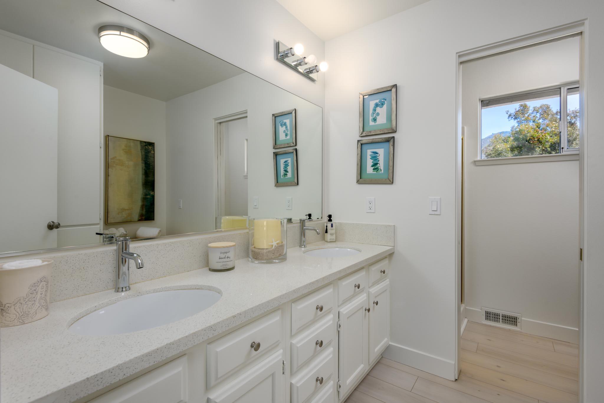 Carpinteria, California 93013, United States, 6 Bedrooms Bedrooms, ,3 BathroomsBathrooms,Residential,Active,198426