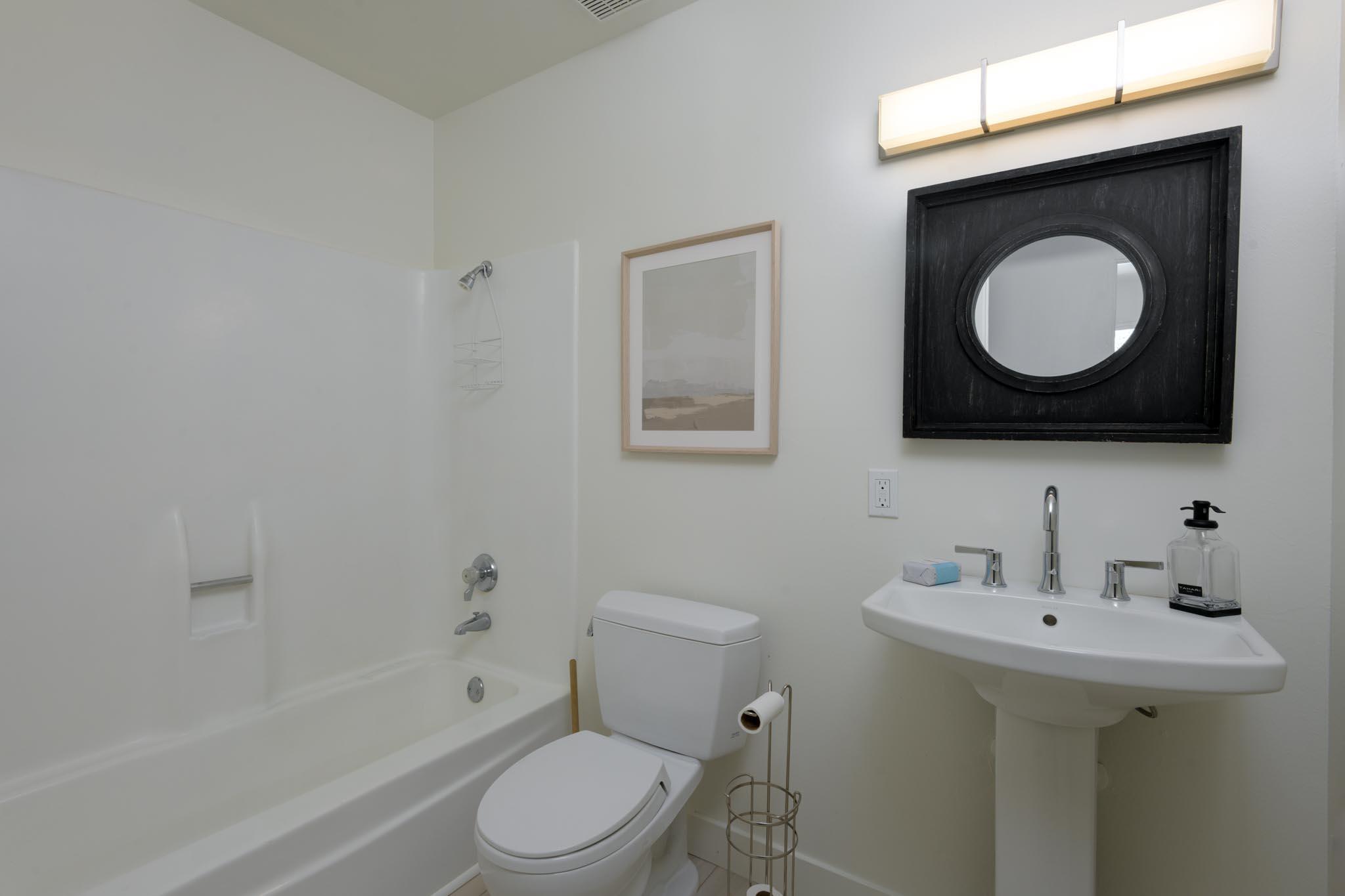 Carpinteria, California 93013, United States, 6 Bedrooms Bedrooms, ,3 BathroomsBathrooms,Residential,Active,198426