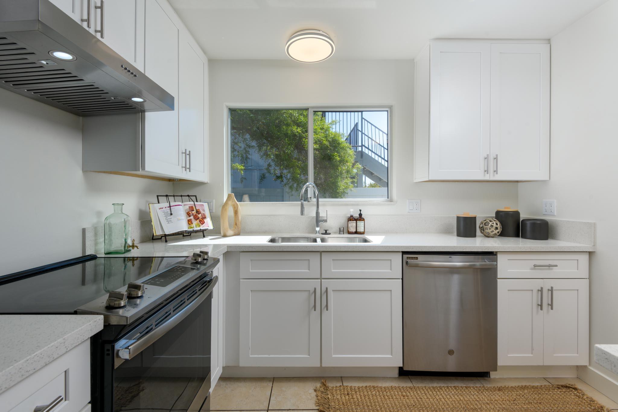 Carpinteria, California 93013, United States, 6 Bedrooms Bedrooms, ,3 BathroomsBathrooms,Residential,Active,198426