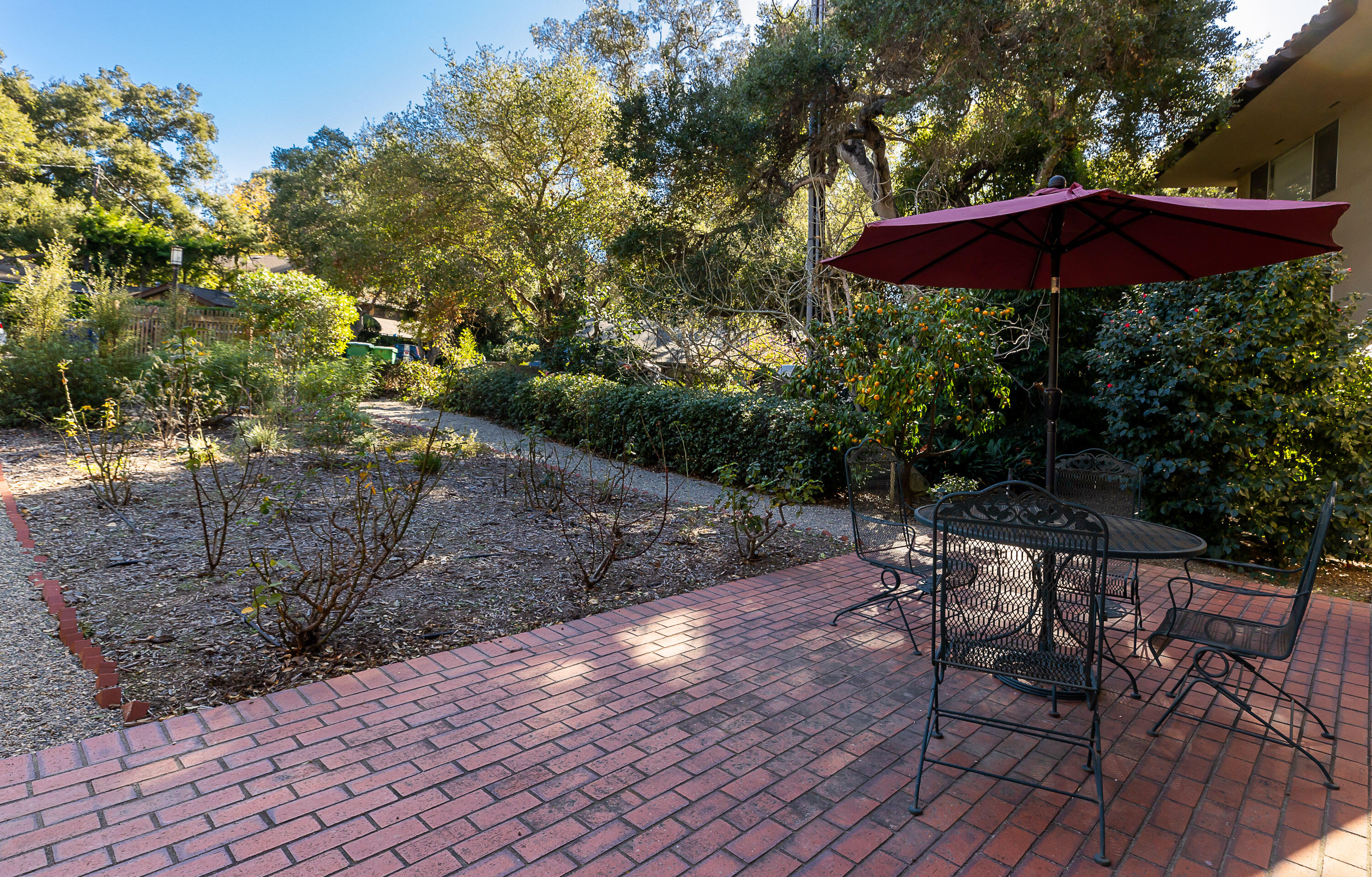 Santa Barbara, California 93105, United States, 2 Bedrooms Bedrooms, ,2 BathroomsBathrooms,Residential,Pending,18454