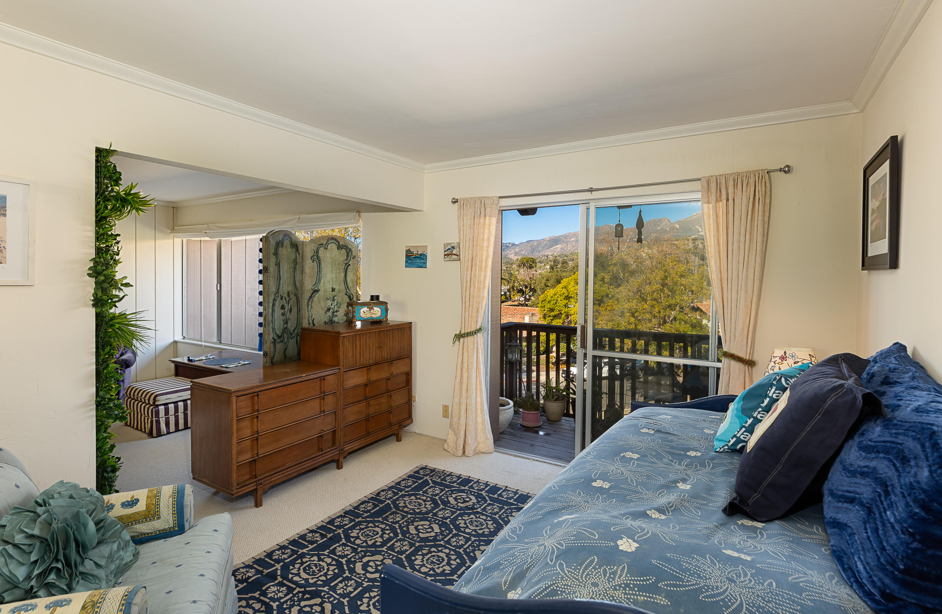 Santa Barbara, California 93105, United States, 2 Bedrooms Bedrooms, ,2 BathroomsBathrooms,Residential,Pending,18454