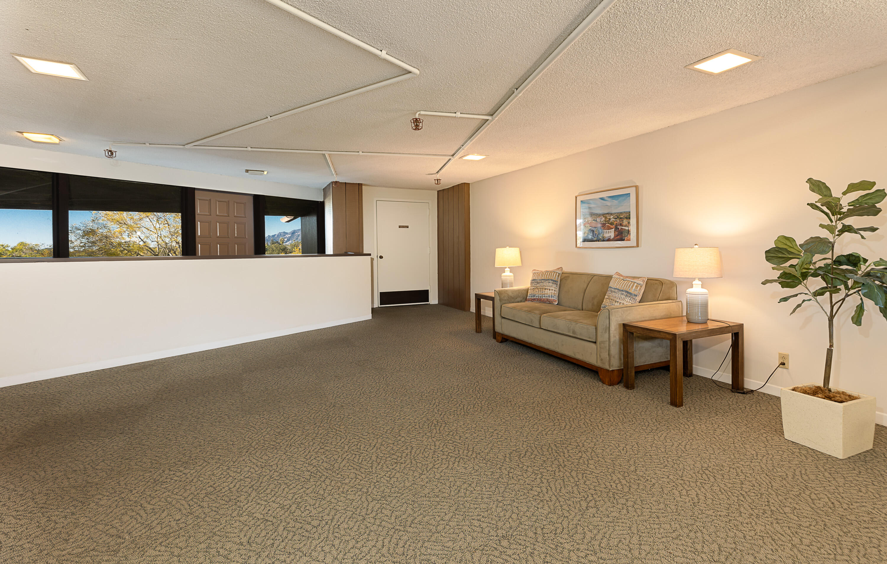 Santa Barbara, California 93105, United States, 2 Bedrooms Bedrooms, ,2 BathroomsBathrooms,Residential,Pending,18454