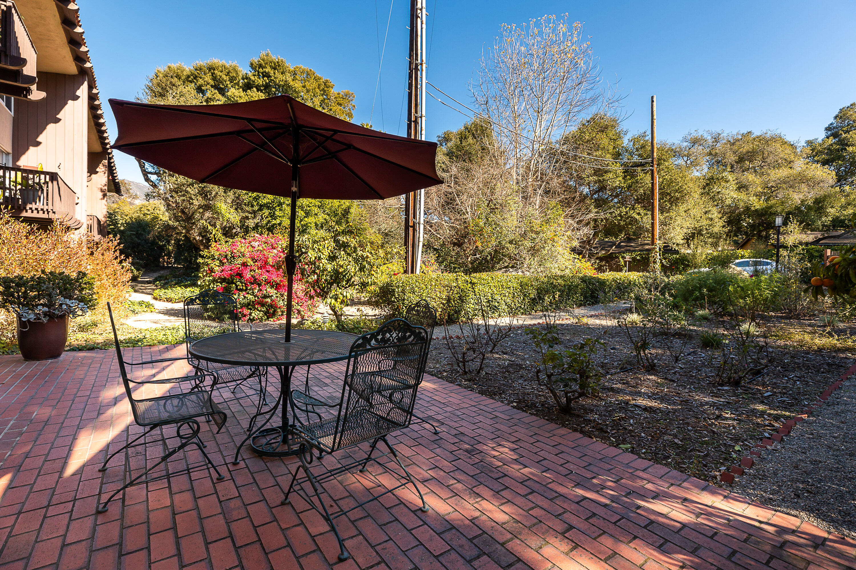 Santa Barbara, California 93105, United States, 2 Bedrooms Bedrooms, ,2 BathroomsBathrooms,Residential,Pending,18454