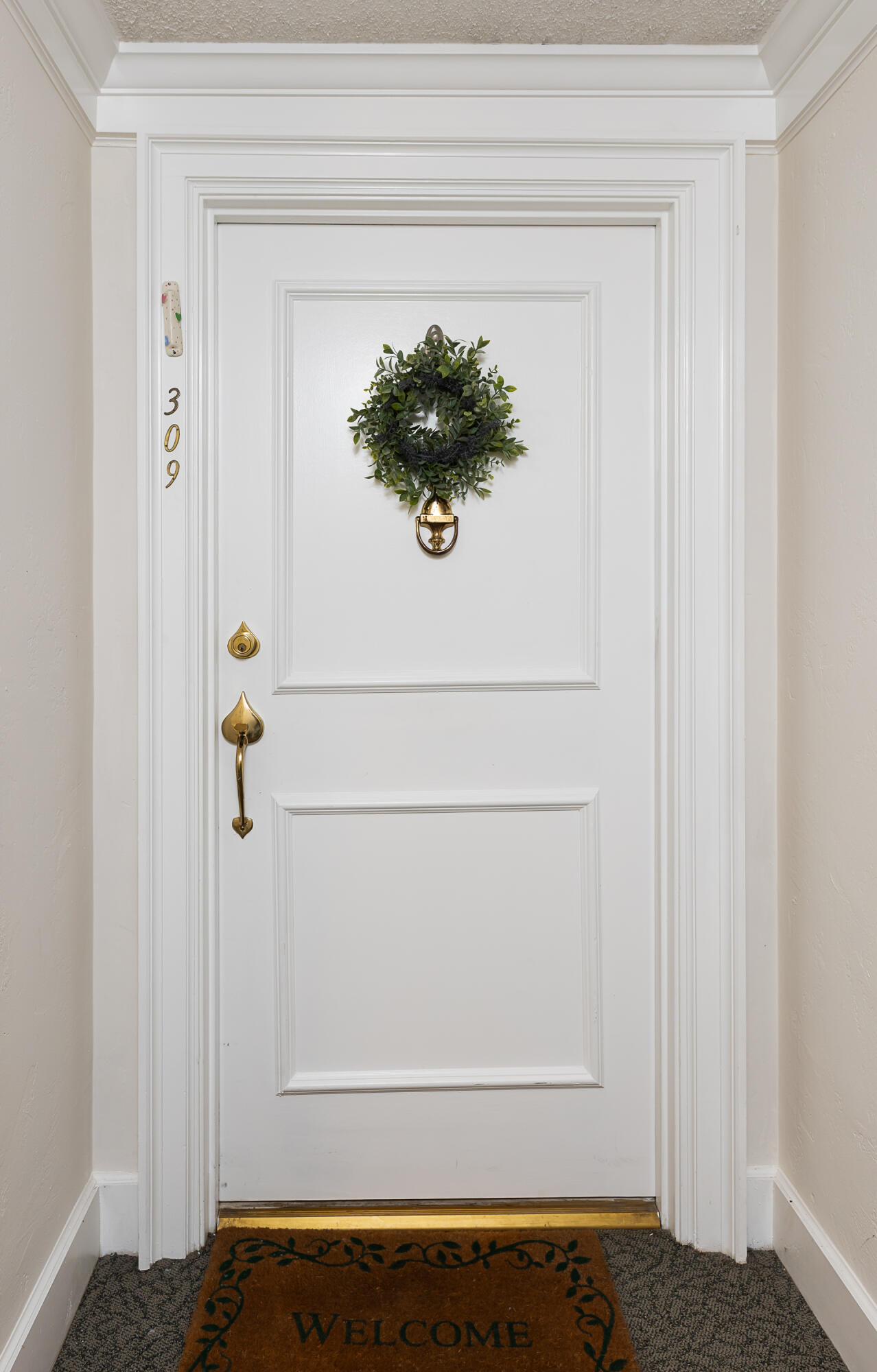 Santa Barbara, California 93105, United States, 2 Bedrooms Bedrooms, ,2 BathroomsBathrooms,Residential,Pending,18454