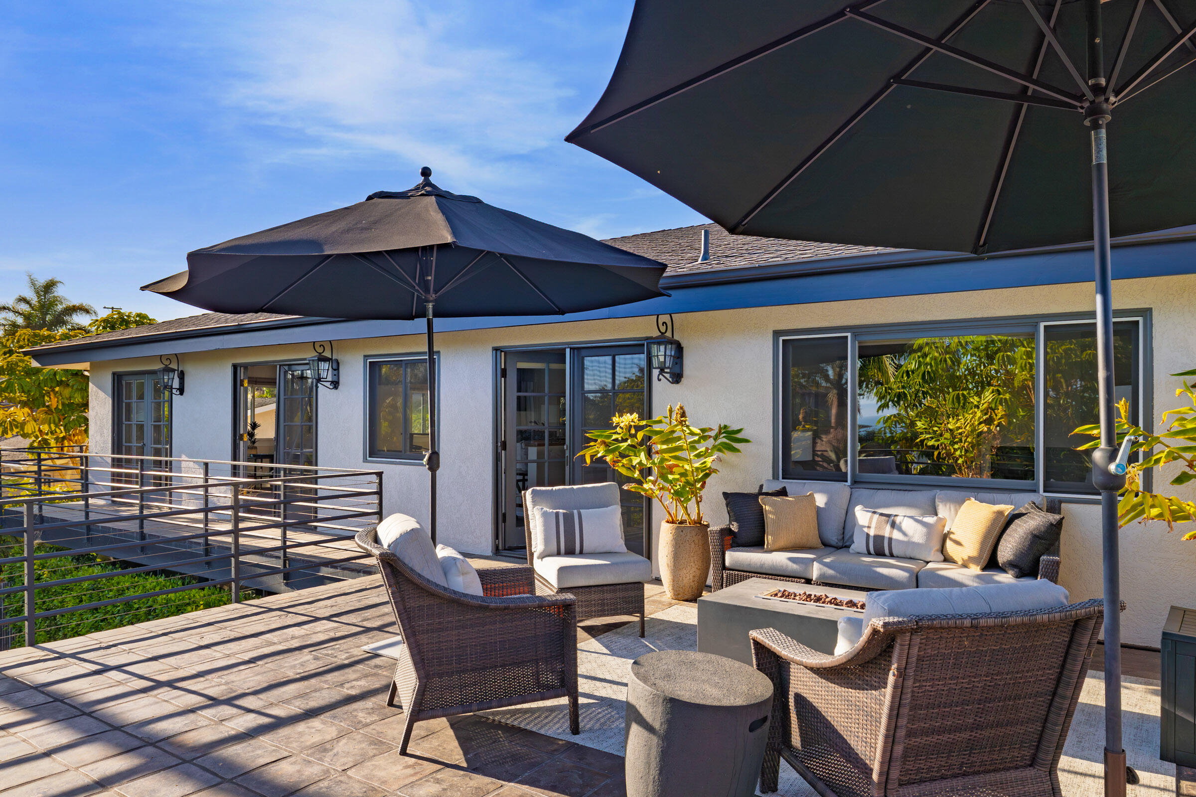 Santa Barbara, California 93109, United States, 5 Bedrooms Bedrooms, ,4 BathroomsBathrooms,Residential,Active,223255