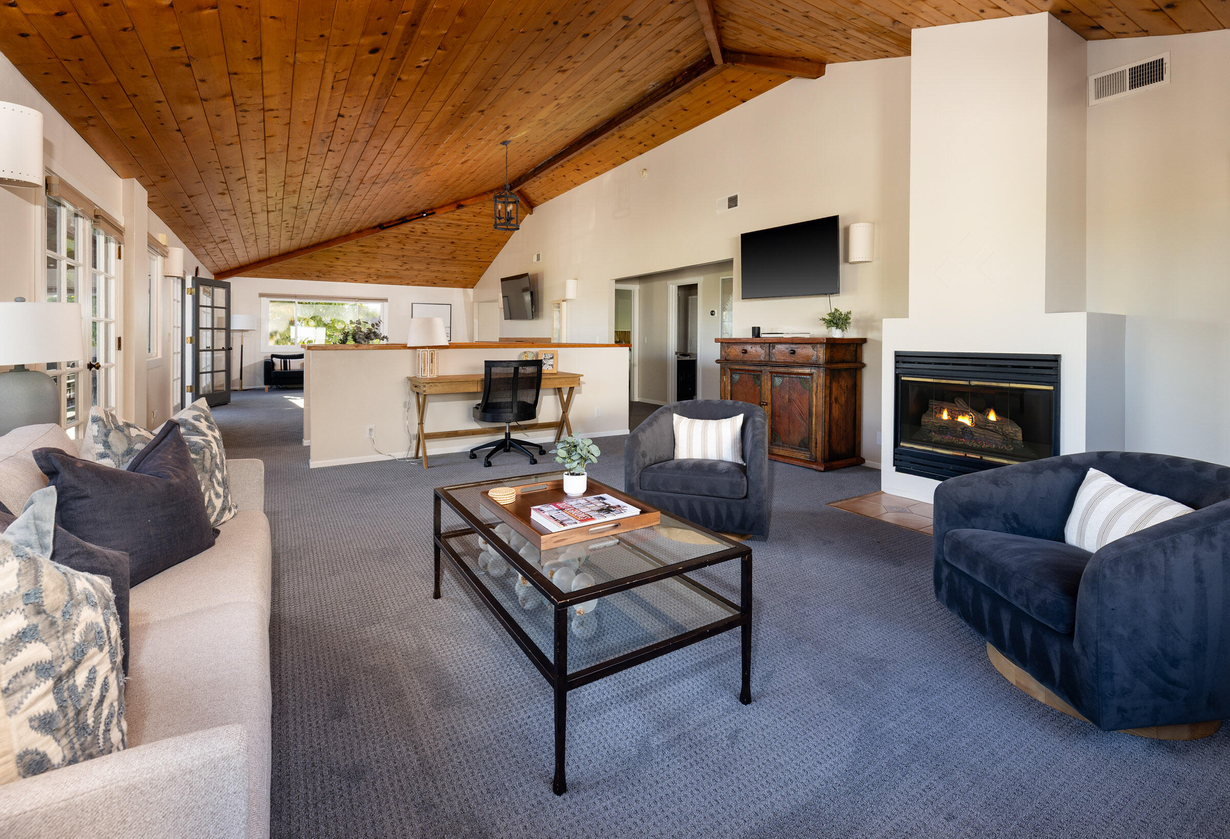 Santa Barbara, California 93109, United States, 5 Bedrooms Bedrooms, ,4 BathroomsBathrooms,Residential,Active,223255