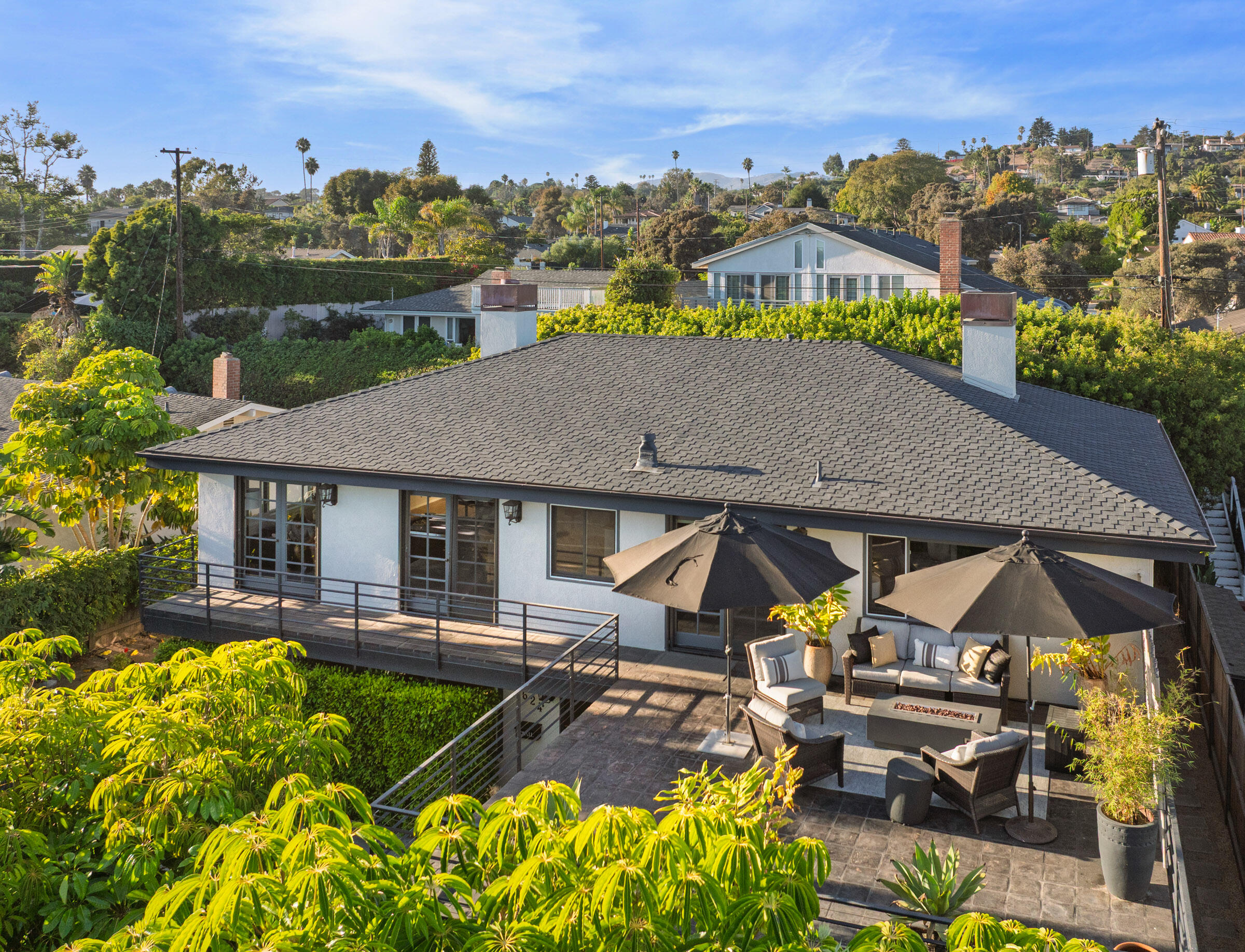 Santa Barbara, California 93109, United States, 5 Bedrooms Bedrooms, ,4 BathroomsBathrooms,Residential,Active,223255