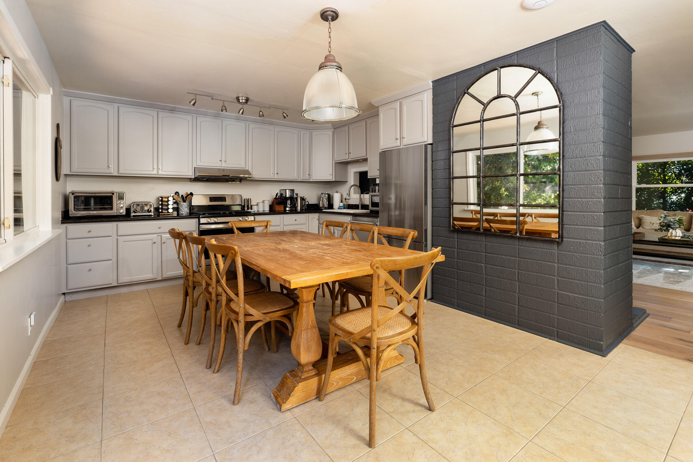 Santa Barbara, California 93109, United States, 5 Bedrooms Bedrooms, ,4 BathroomsBathrooms,Residential,Active,223255