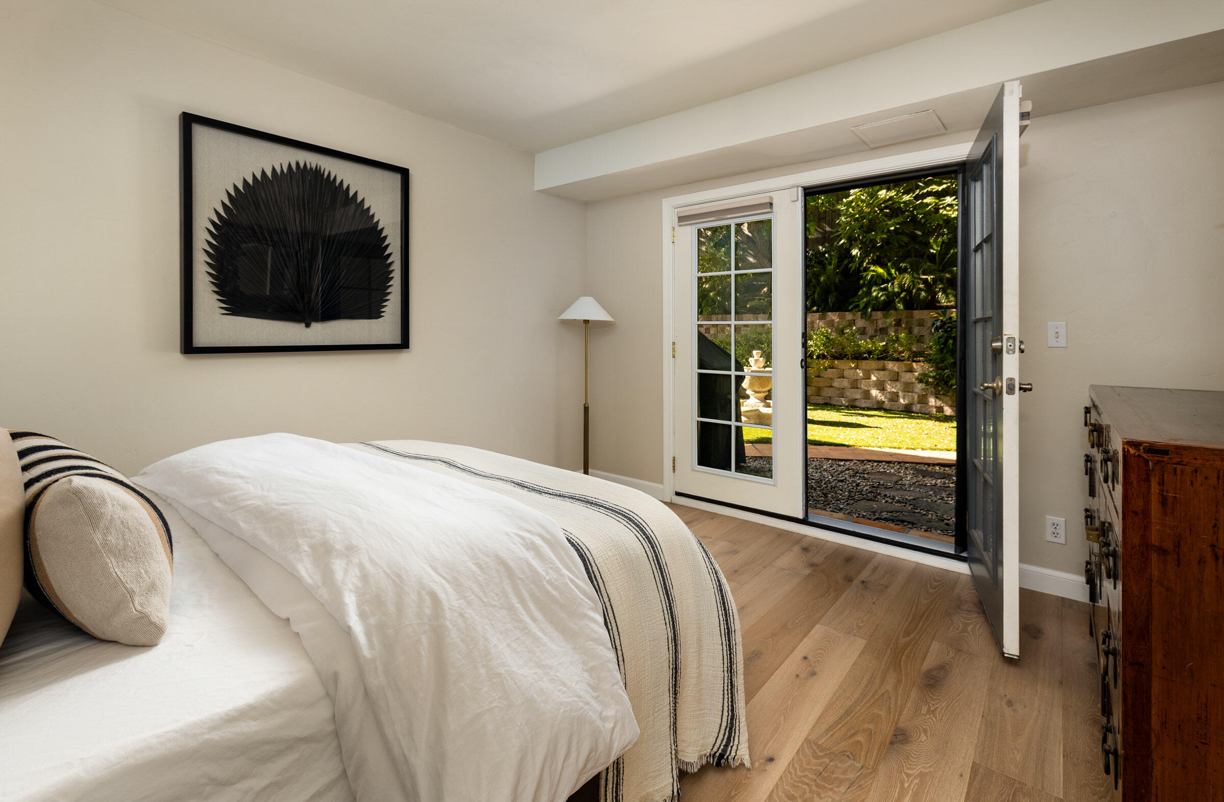 Santa Barbara, California 93109, United States, 5 Bedrooms Bedrooms, ,4 BathroomsBathrooms,Residential,Active,223255