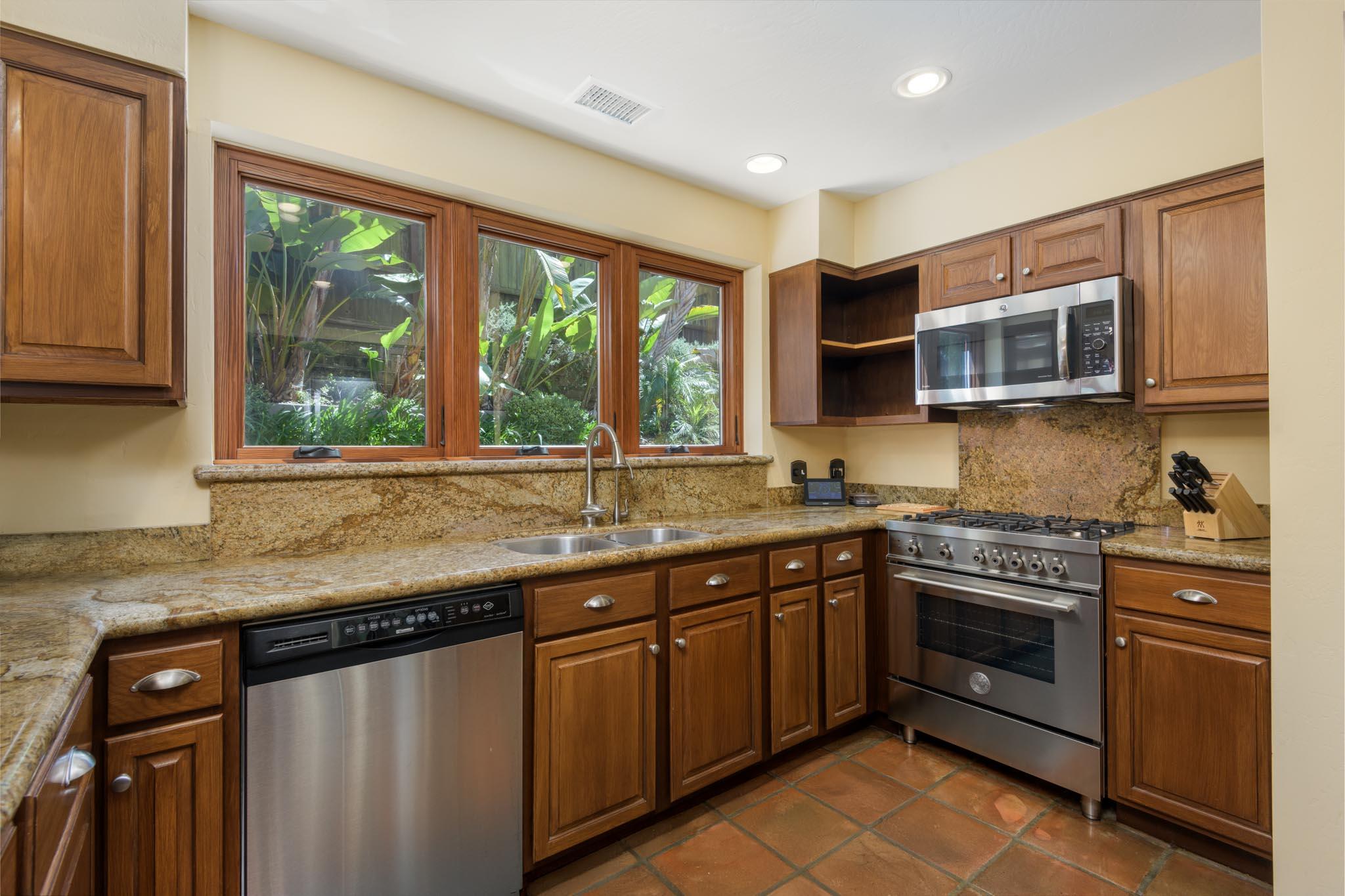 Santa Barbara, California 93101, United States, 4 Bedrooms Bedrooms, ,3 BathroomsBathrooms,Residential,Active,185782