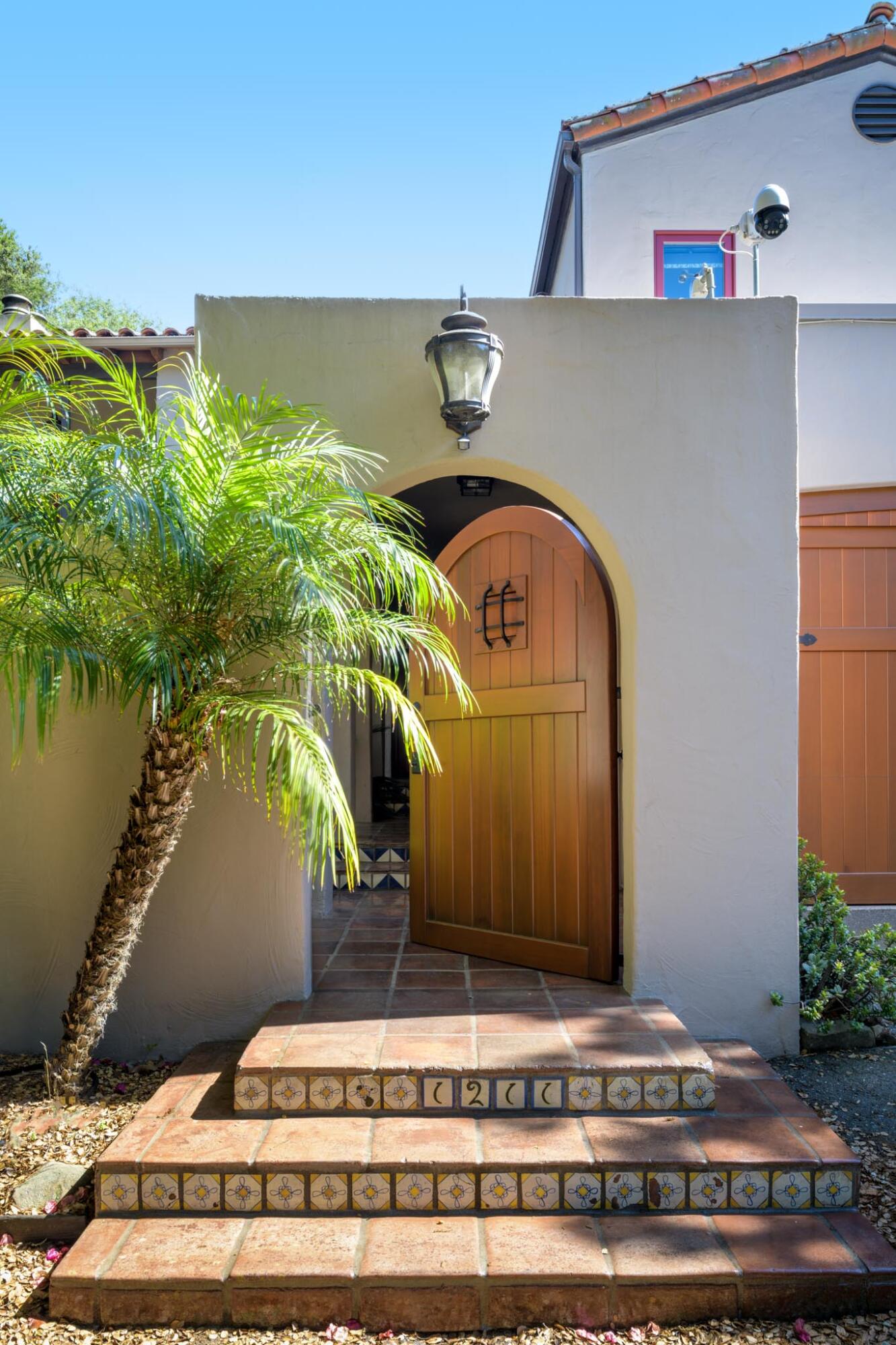 Santa Barbara, California 93101, United States, 4 Bedrooms Bedrooms, ,3 BathroomsBathrooms,Residential,Active,185782