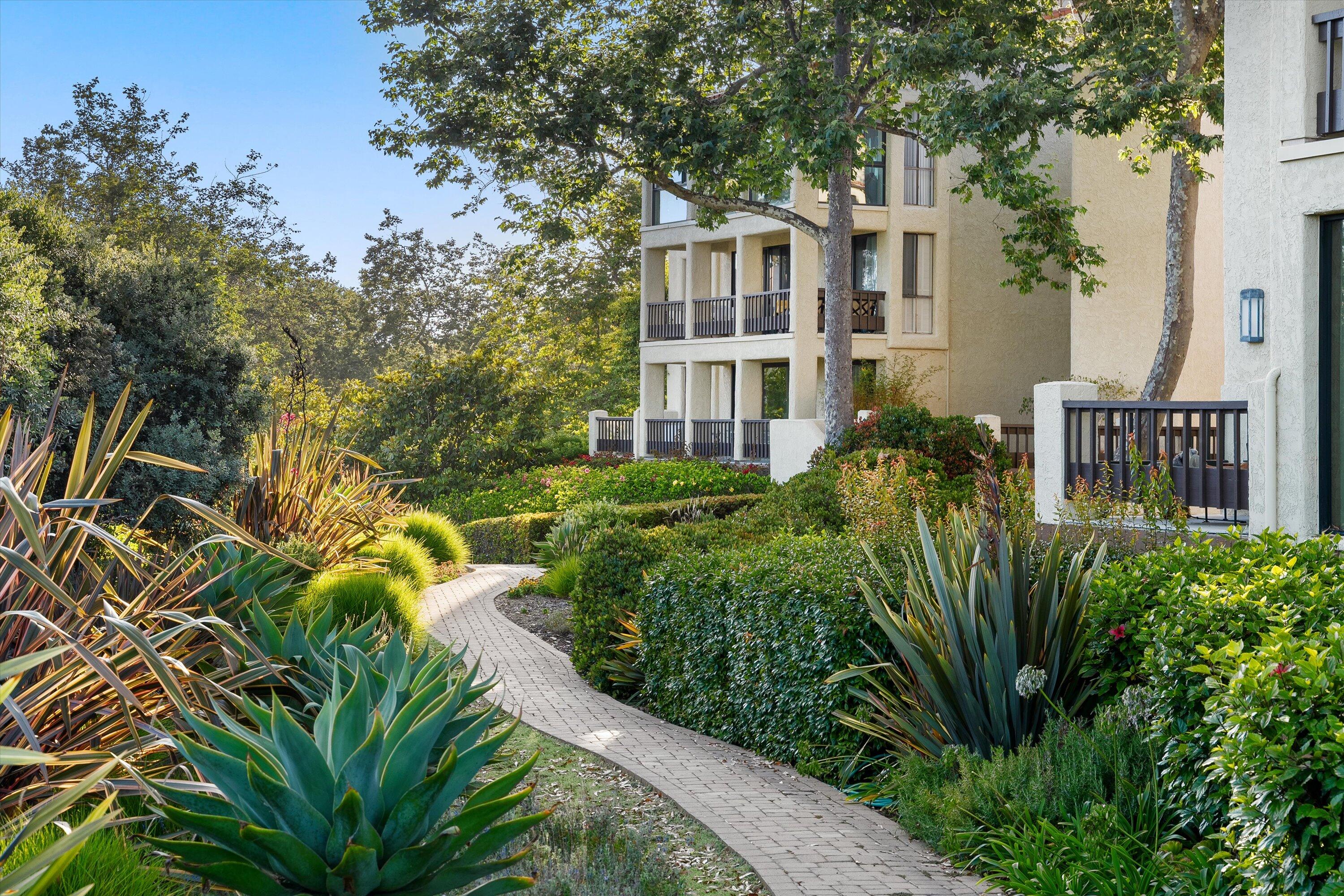 Montecito, California 93108, United States, 2 Bedrooms Bedrooms, ,2 BathroomsBathrooms,Residential,Active,194203