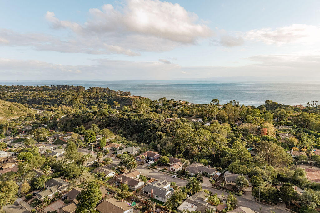 Santa Barbara, California 93109, United States, 4 Bedrooms Bedrooms, ,2 BathroomsBathrooms,Residential,Active,229626