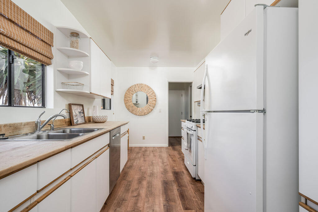 Santa Barbara, California 93109, United States, 4 Bedrooms Bedrooms, ,2 BathroomsBathrooms,Residential,Active,229626