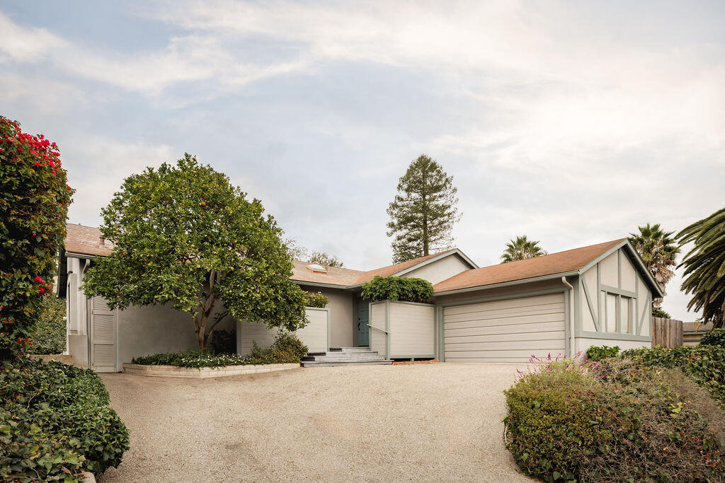 Santa Barbara, California 93109, United States, 4 Bedrooms Bedrooms, ,2 BathroomsBathrooms,Residential,Active,229626