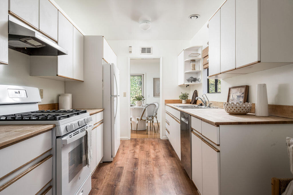 Santa Barbara, California 93109, United States, 4 Bedrooms Bedrooms, ,2 BathroomsBathrooms,Residential,Active,229626