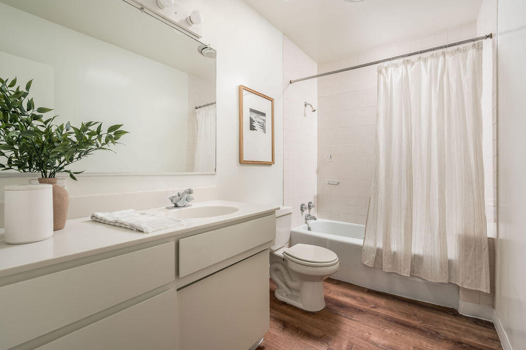 Santa Barbara, California 93109, United States, 4 Bedrooms Bedrooms, ,2 BathroomsBathrooms,Residential,Active,229626