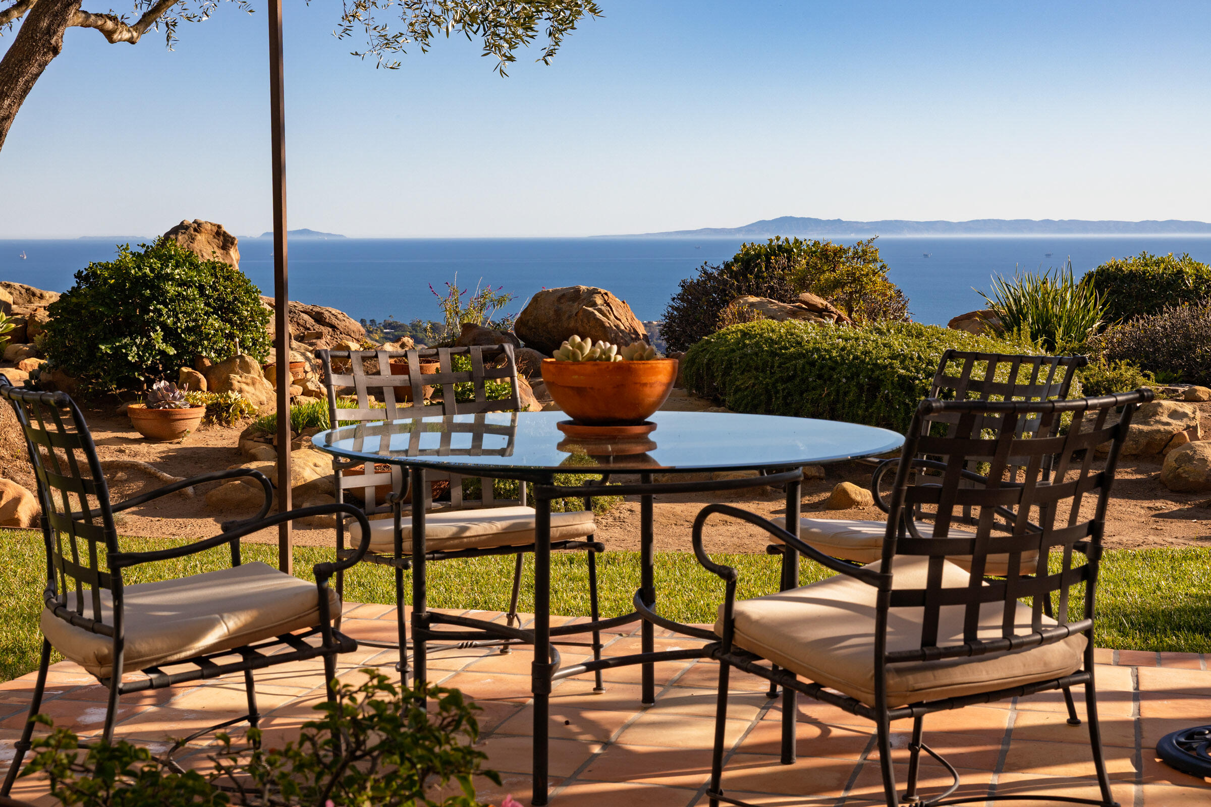 Santa Barbara, California 93108, United States, 3 Bedrooms Bedrooms, ,4 BathroomsBathrooms,Residential,Pending,230939