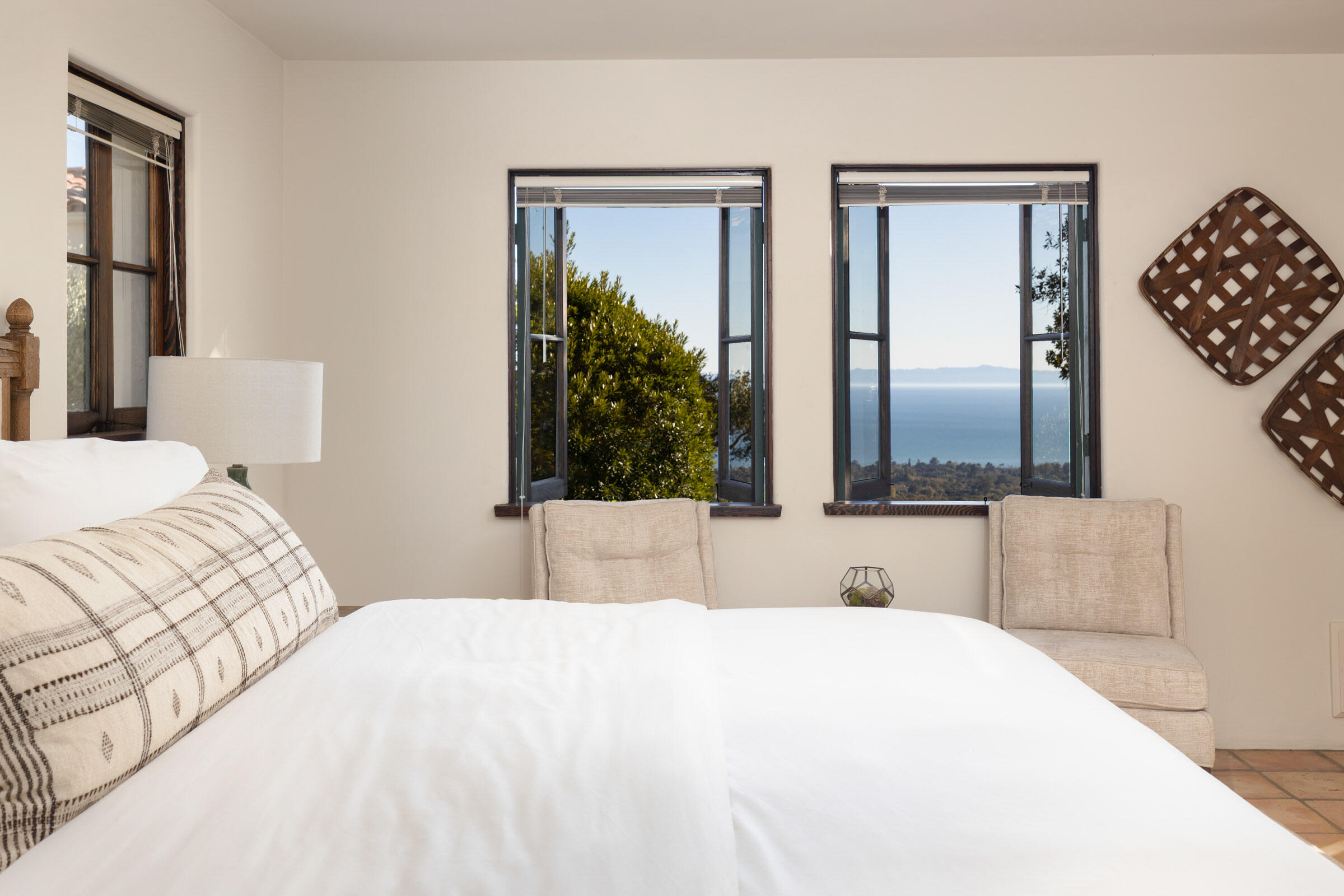 Santa Barbara, California 93108, United States, 3 Bedrooms Bedrooms, ,4 BathroomsBathrooms,Residential,Pending,230939