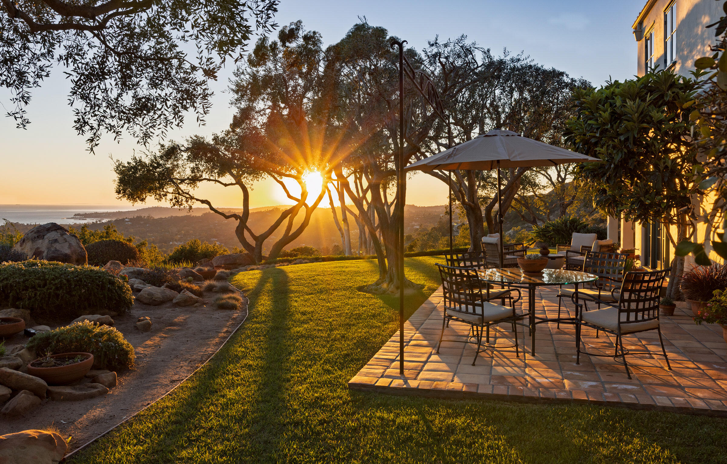 Santa Barbara, California 93108, United States, 3 Bedrooms Bedrooms, ,4 BathroomsBathrooms,Residential,Pending,230939