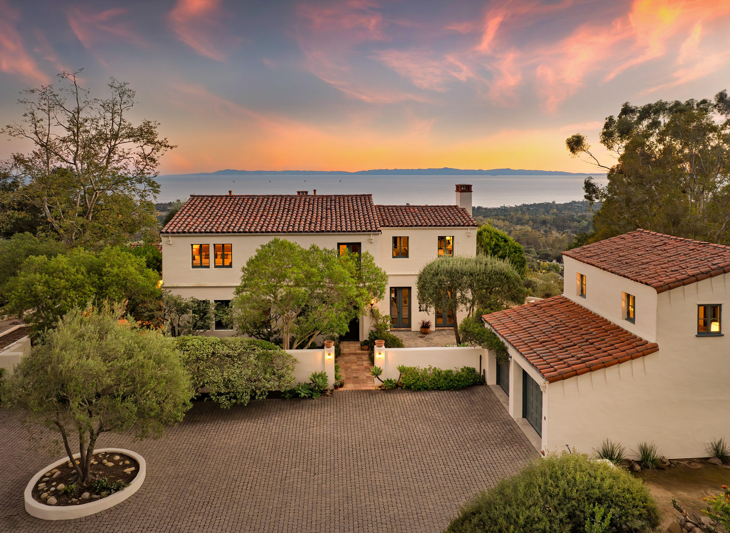 Santa Barbara, California 93108, United States, 3 Bedrooms Bedrooms, ,4 BathroomsBathrooms,Residential,Pending,230939