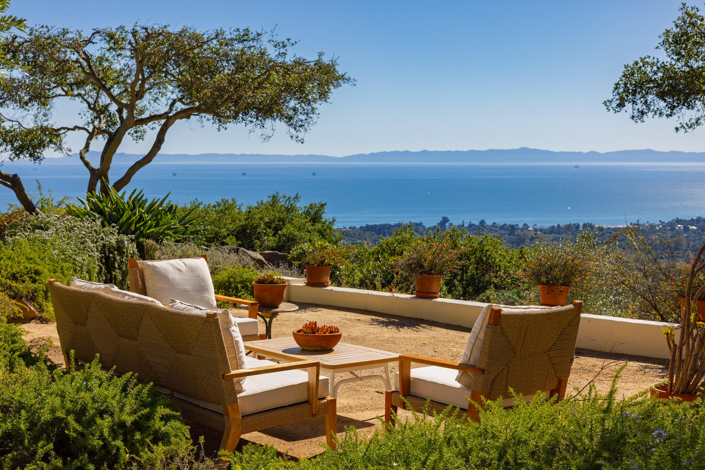 Santa Barbara, California 93108, United States, 3 Bedrooms Bedrooms, ,4 BathroomsBathrooms,Residential,Pending,230939