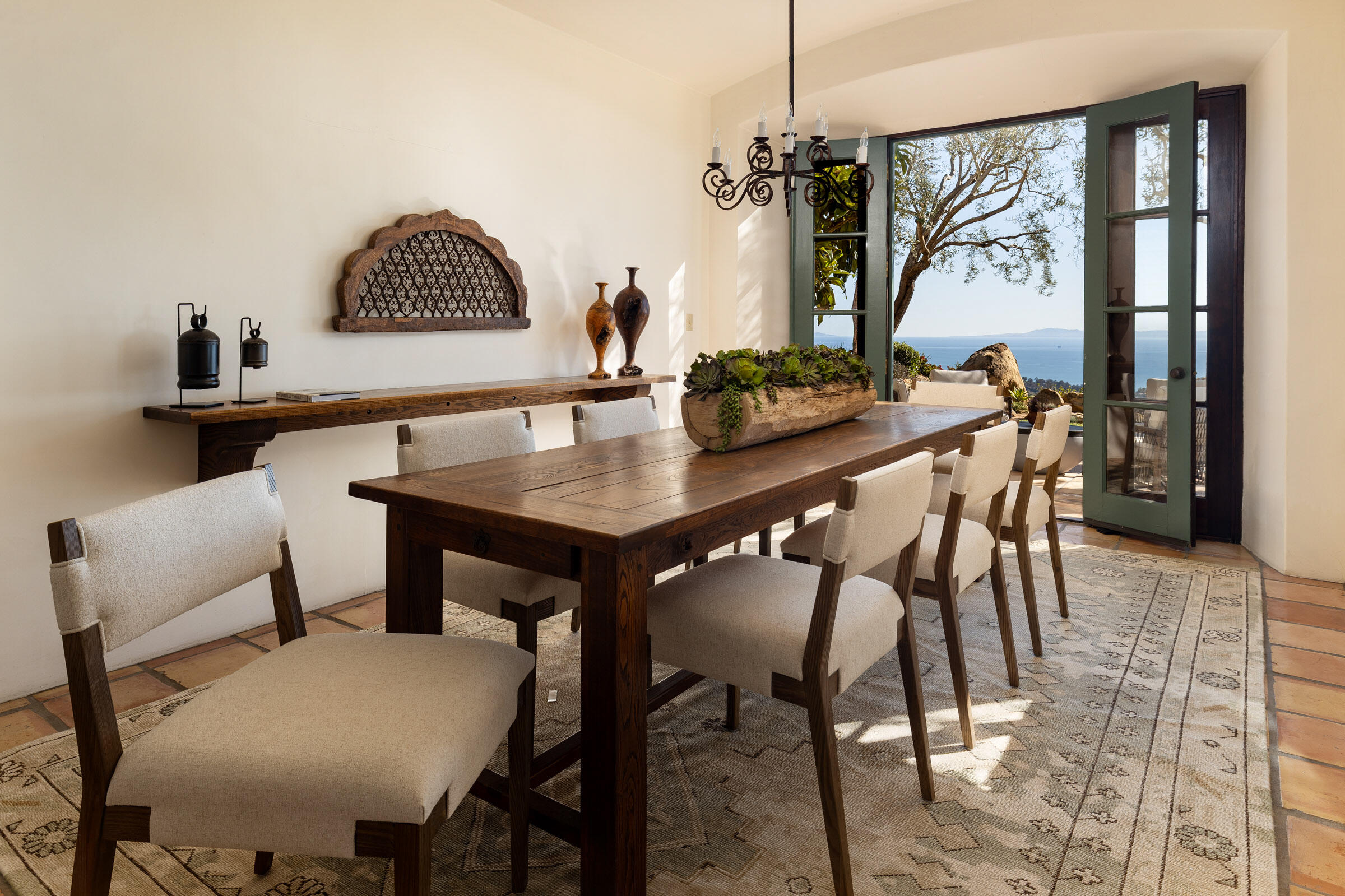 Santa Barbara, California 93108, United States, 3 Bedrooms Bedrooms, ,4 BathroomsBathrooms,Residential,Pending,230939