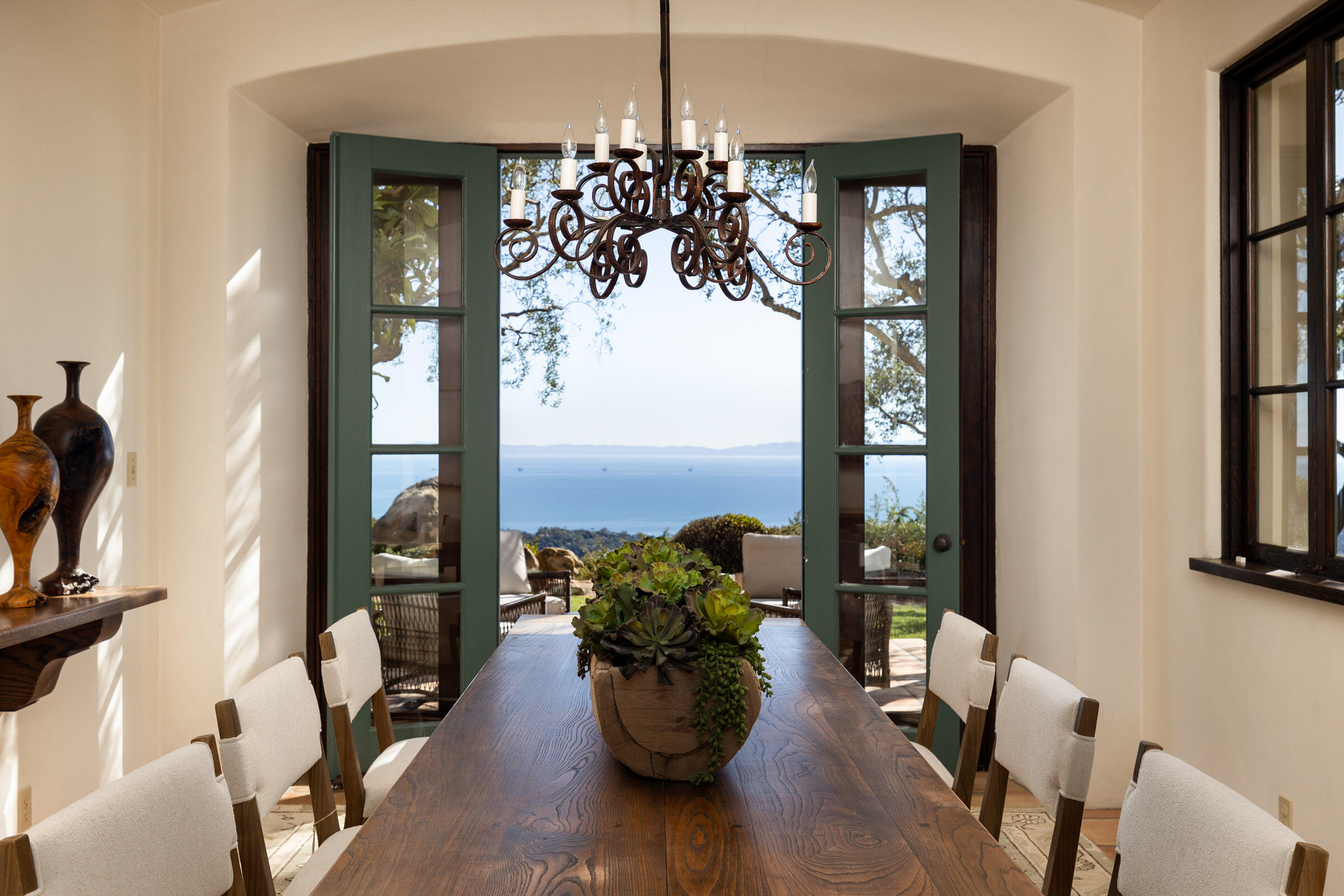 Santa Barbara, California 93108, United States, 3 Bedrooms Bedrooms, ,4 BathroomsBathrooms,Residential,Pending,230939