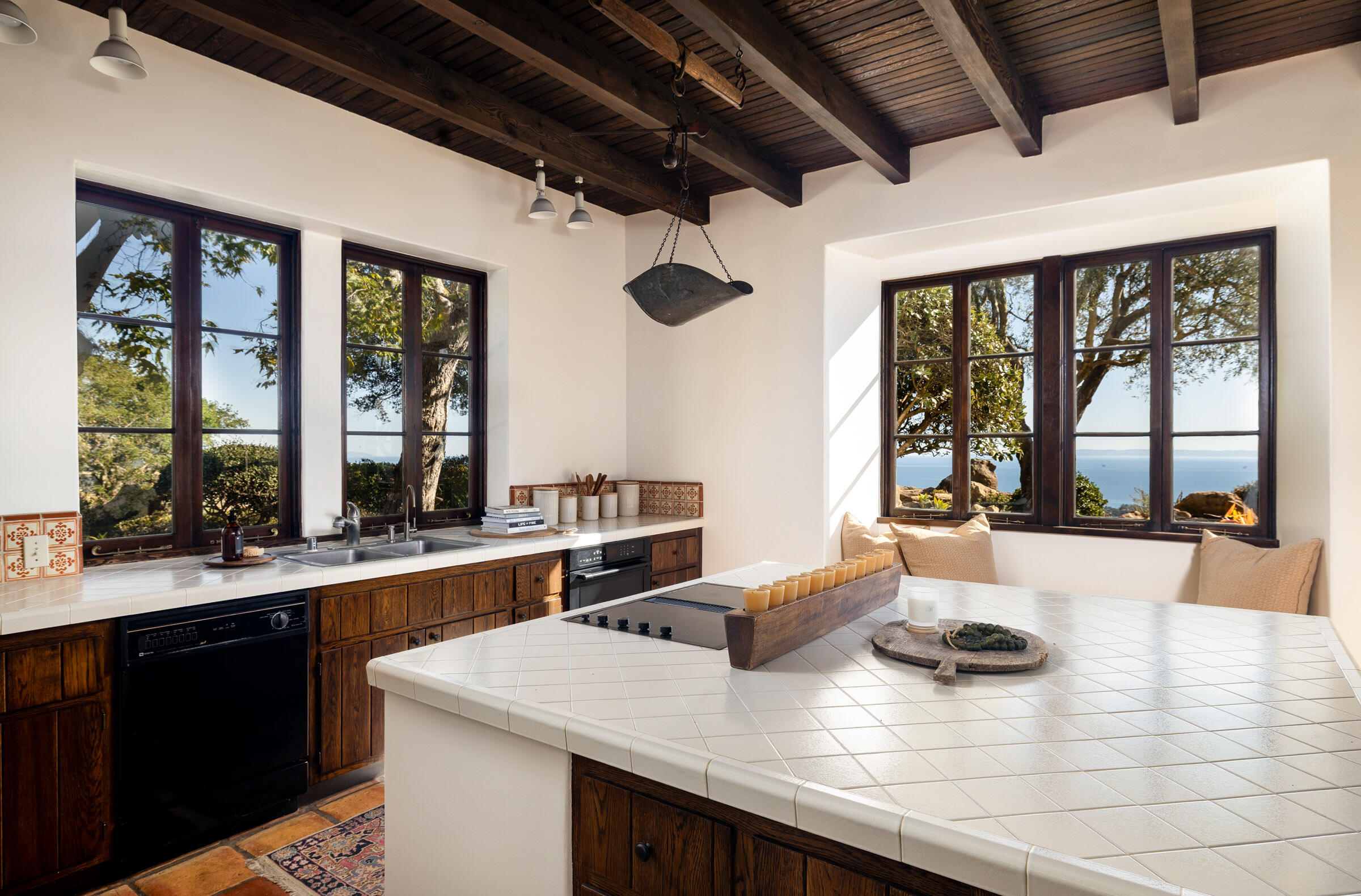 Santa Barbara, California 93108, United States, 3 Bedrooms Bedrooms, ,4 BathroomsBathrooms,Residential,Pending,230939