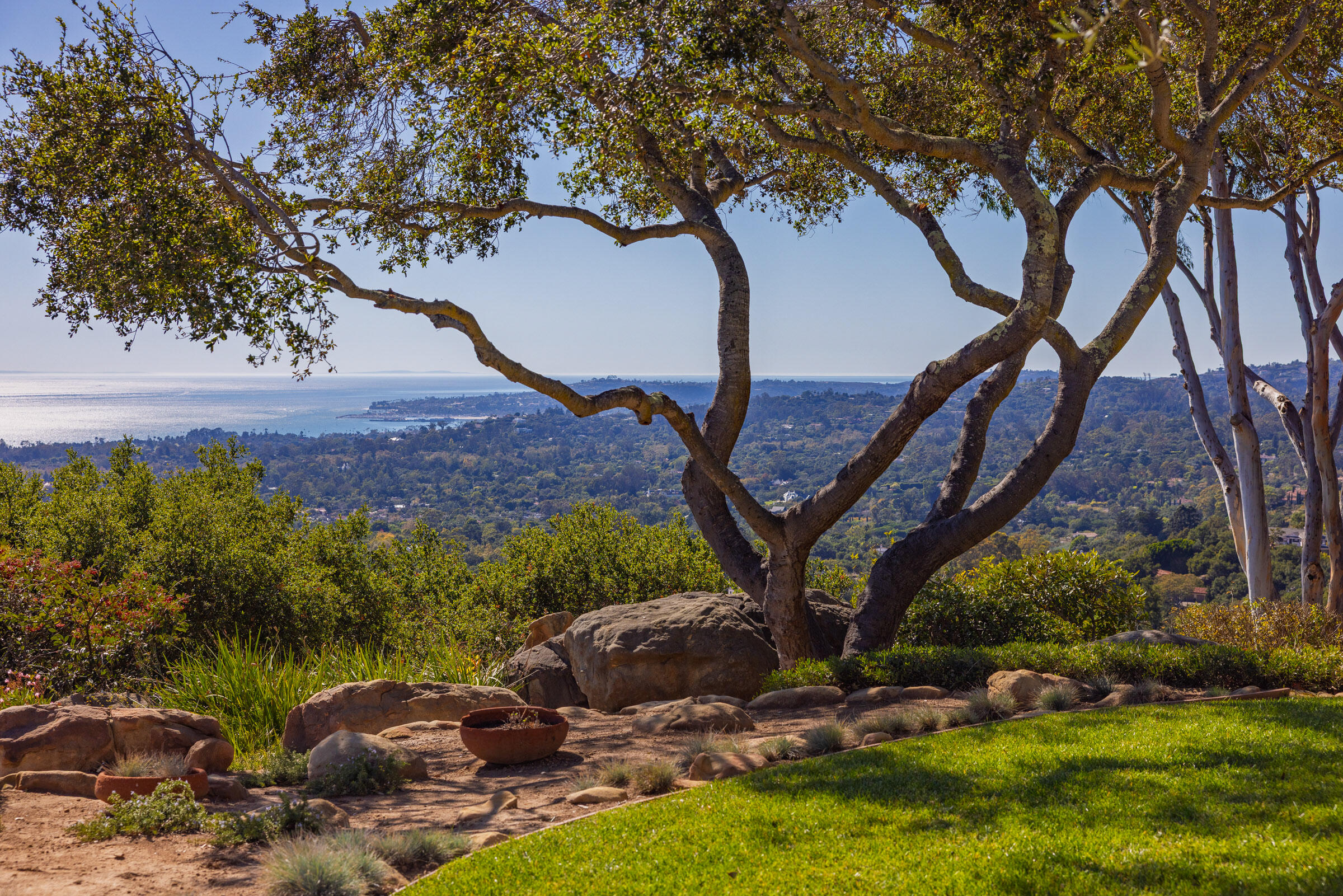 Santa Barbara, California 93108, United States, 3 Bedrooms Bedrooms, ,4 BathroomsBathrooms,Residential,Pending,230939