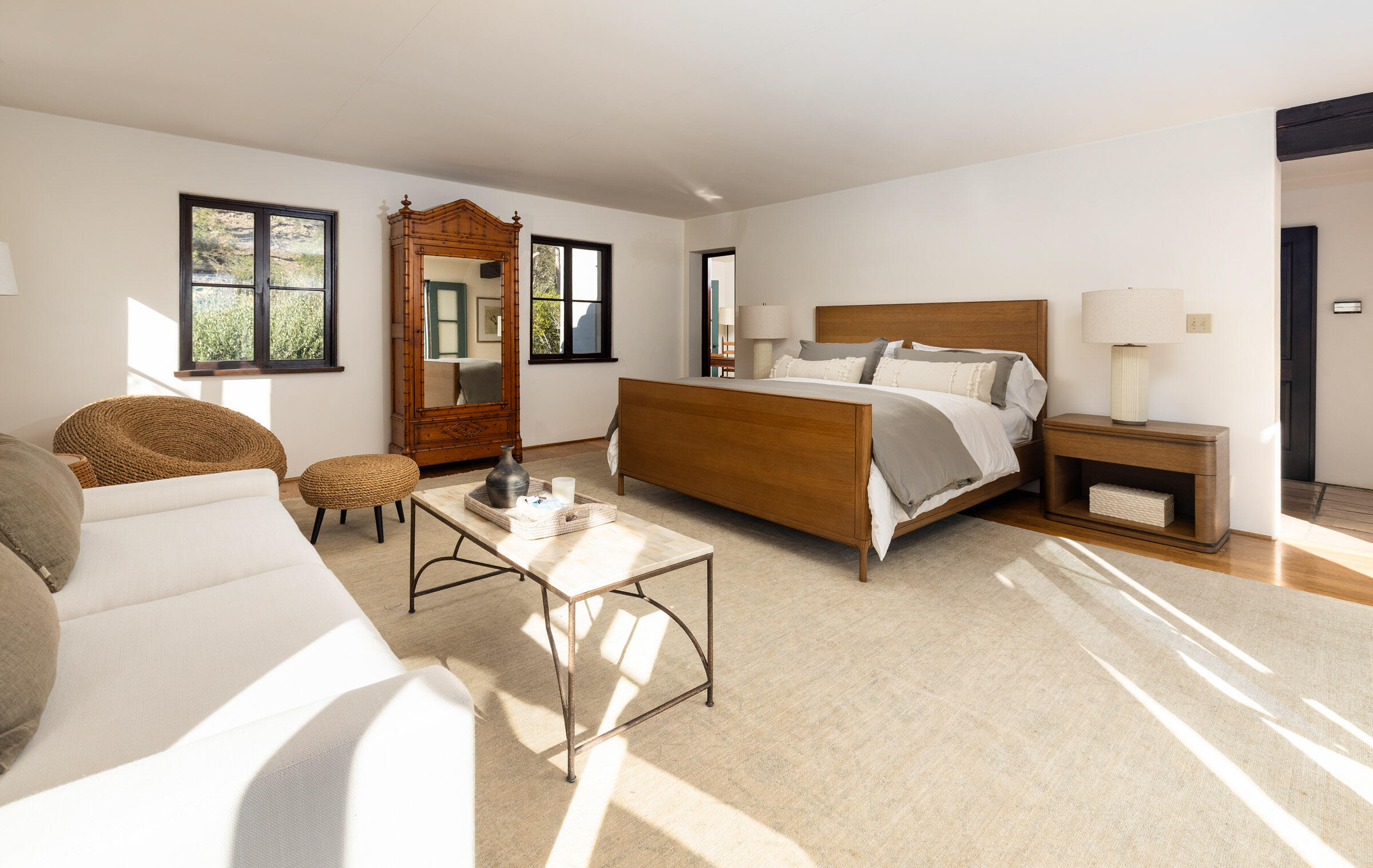 Santa Barbara, California 93108, United States, 3 Bedrooms Bedrooms, ,4 BathroomsBathrooms,Residential,Pending,230939