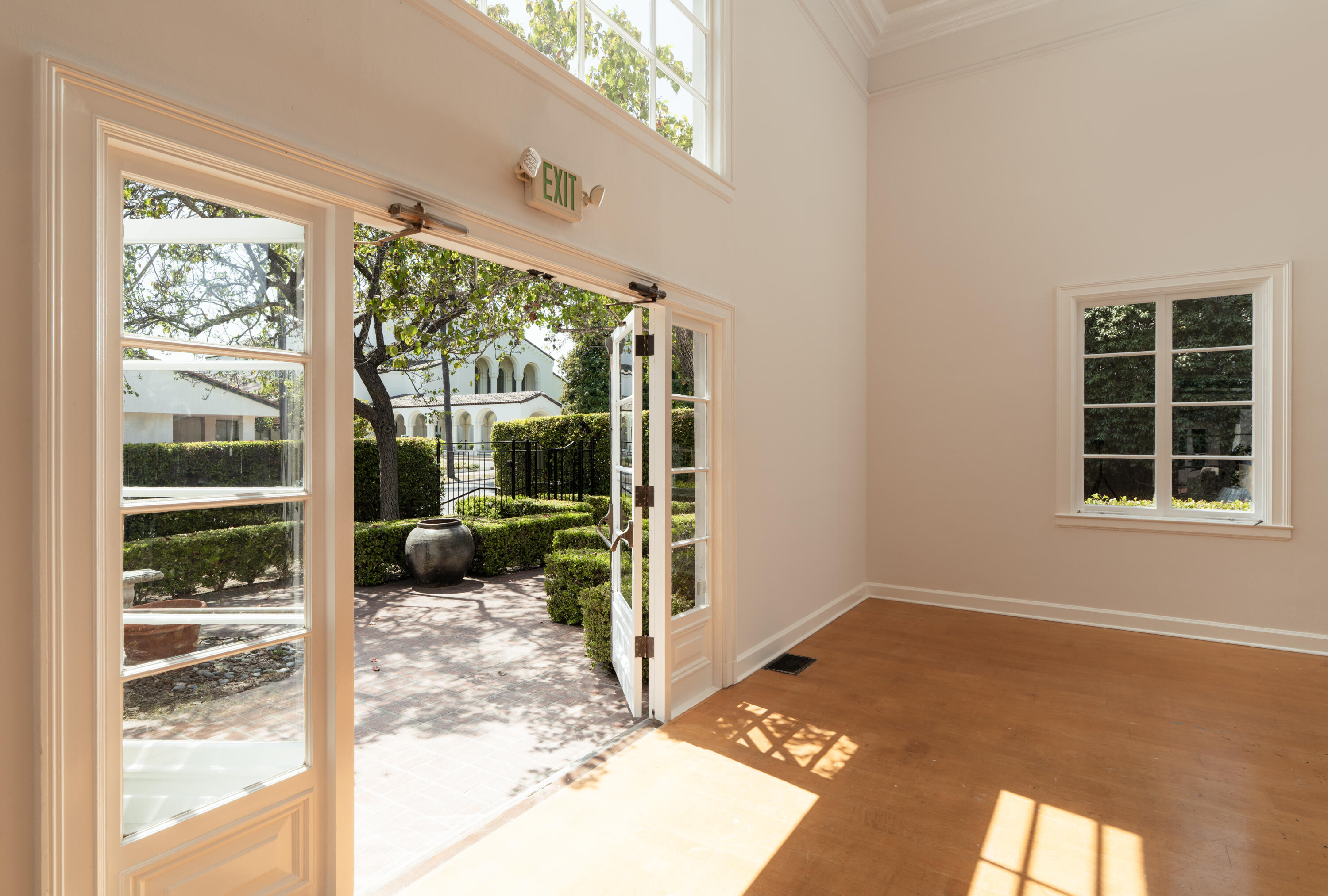 Santa Barbara, California 93101, United States, 4 Bedrooms Bedrooms, ,3 BathroomsBathrooms,Residential,Active,235561