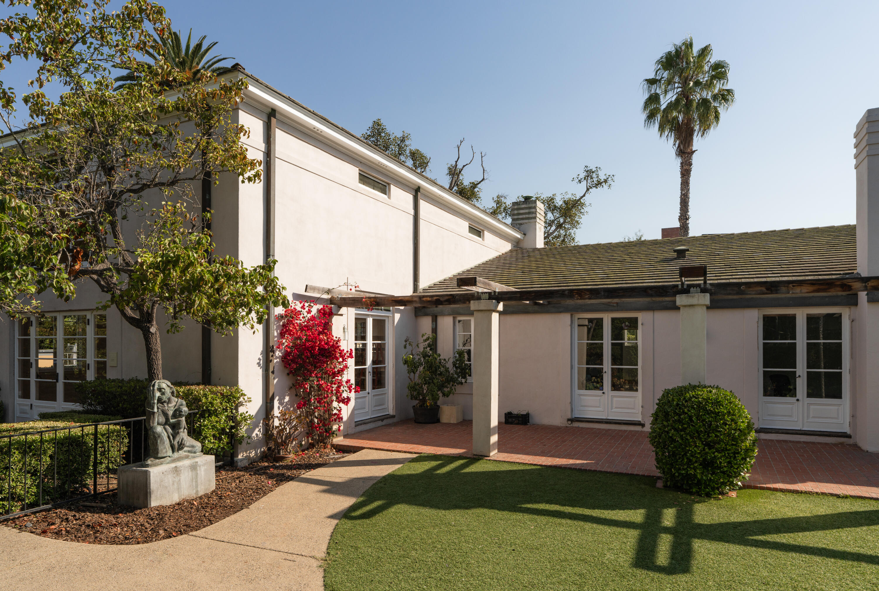 Santa Barbara, California 93101, United States, 4 Bedrooms Bedrooms, ,3 BathroomsBathrooms,Residential,Active,235561