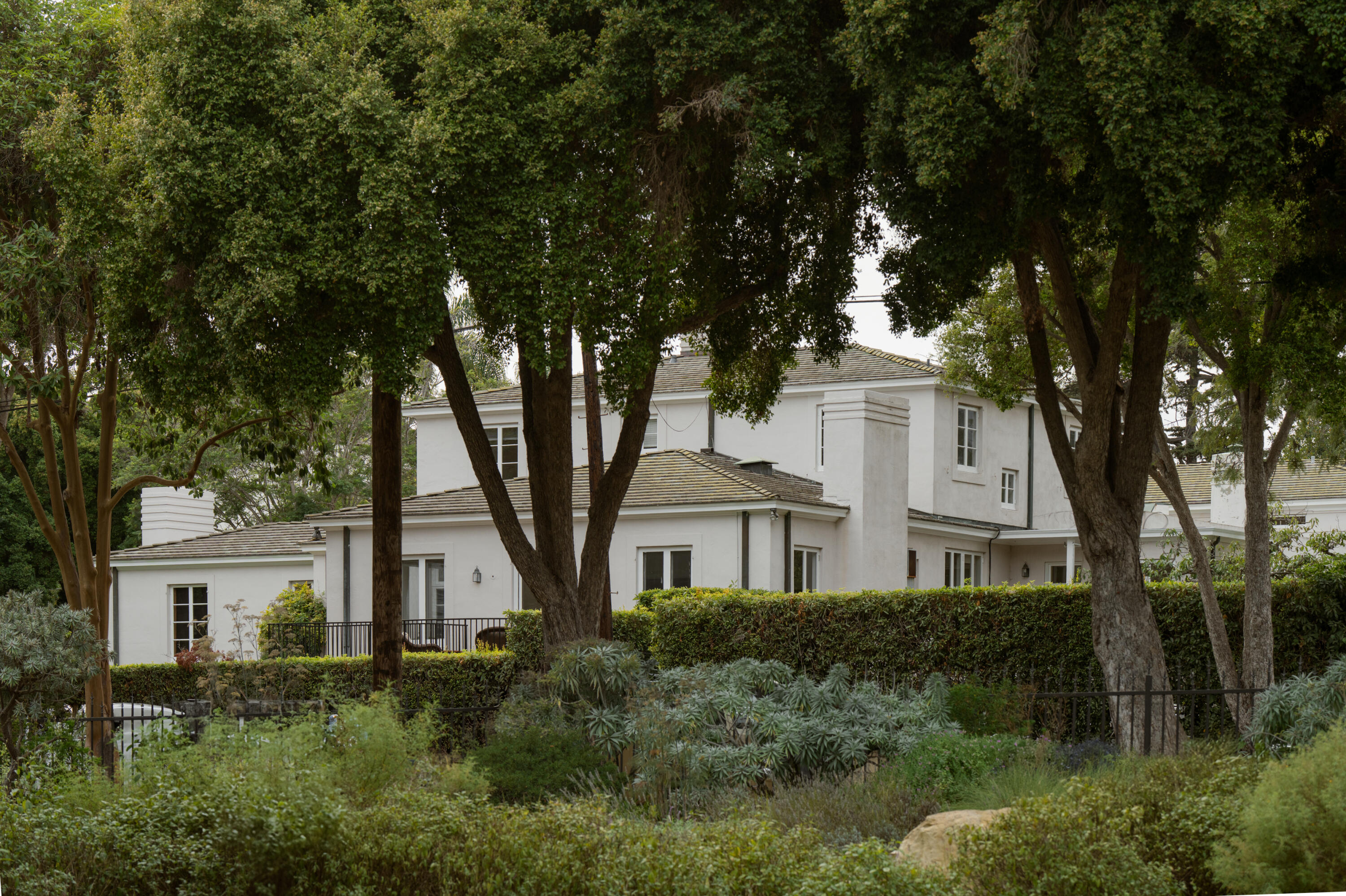 Santa Barbara, California 93101, United States, 4 Bedrooms Bedrooms, ,3 BathroomsBathrooms,Residential,Active,235561