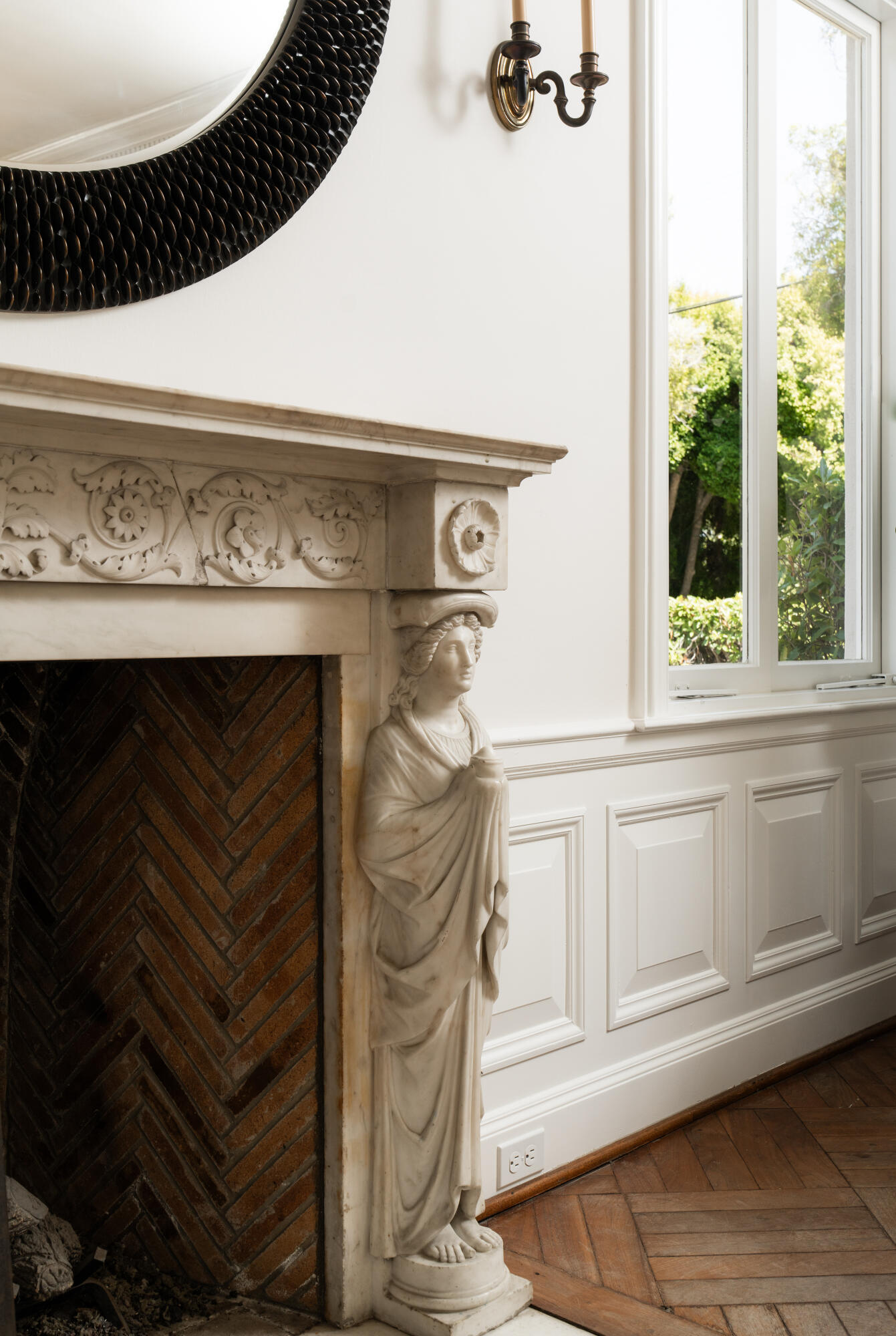 Santa Barbara, California 93101, United States, 4 Bedrooms Bedrooms, ,3 BathroomsBathrooms,Residential,Active,235561