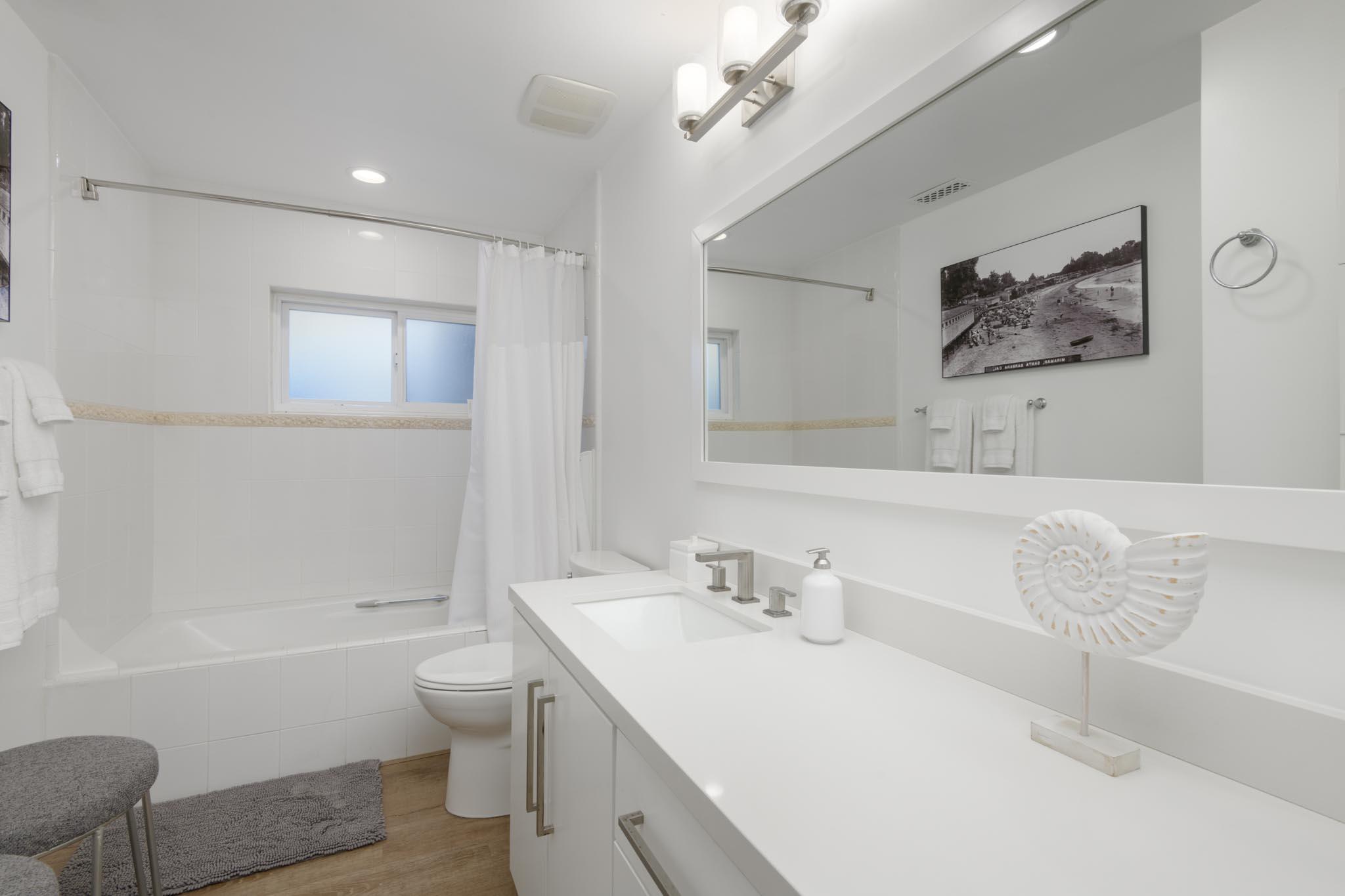 Santa Barbara, California 93108, United States, 2 Bedrooms Bedrooms, ,4 BathroomsBathrooms,Residential,Active,15980