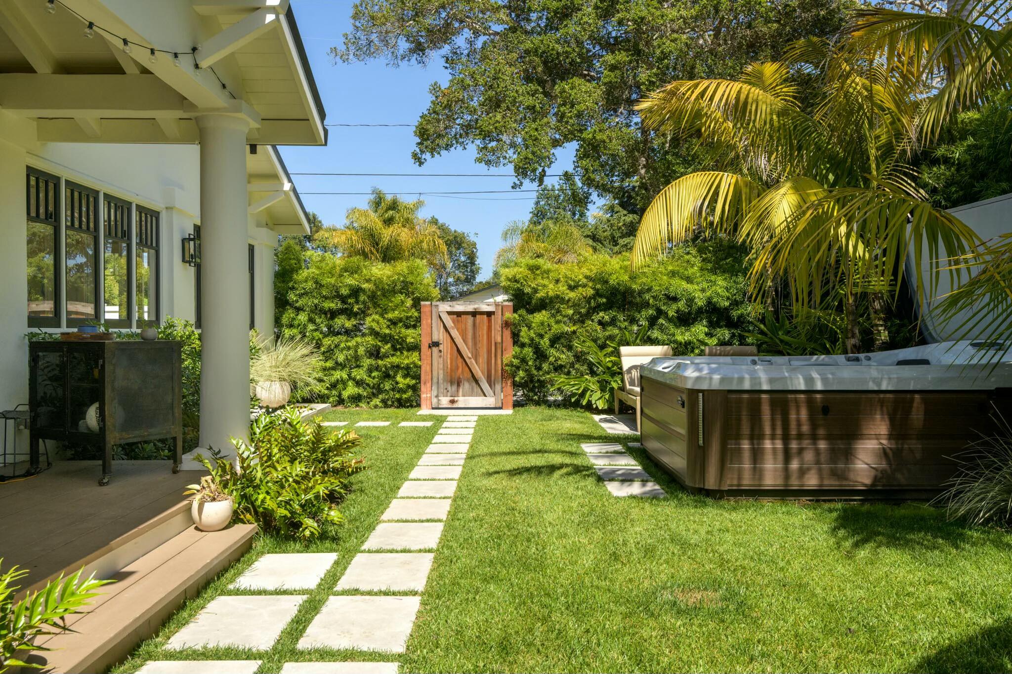 Montecito, California 93108, United States, 5 Bedrooms Bedrooms, ,5 BathroomsBathrooms,Residential,Active,19380