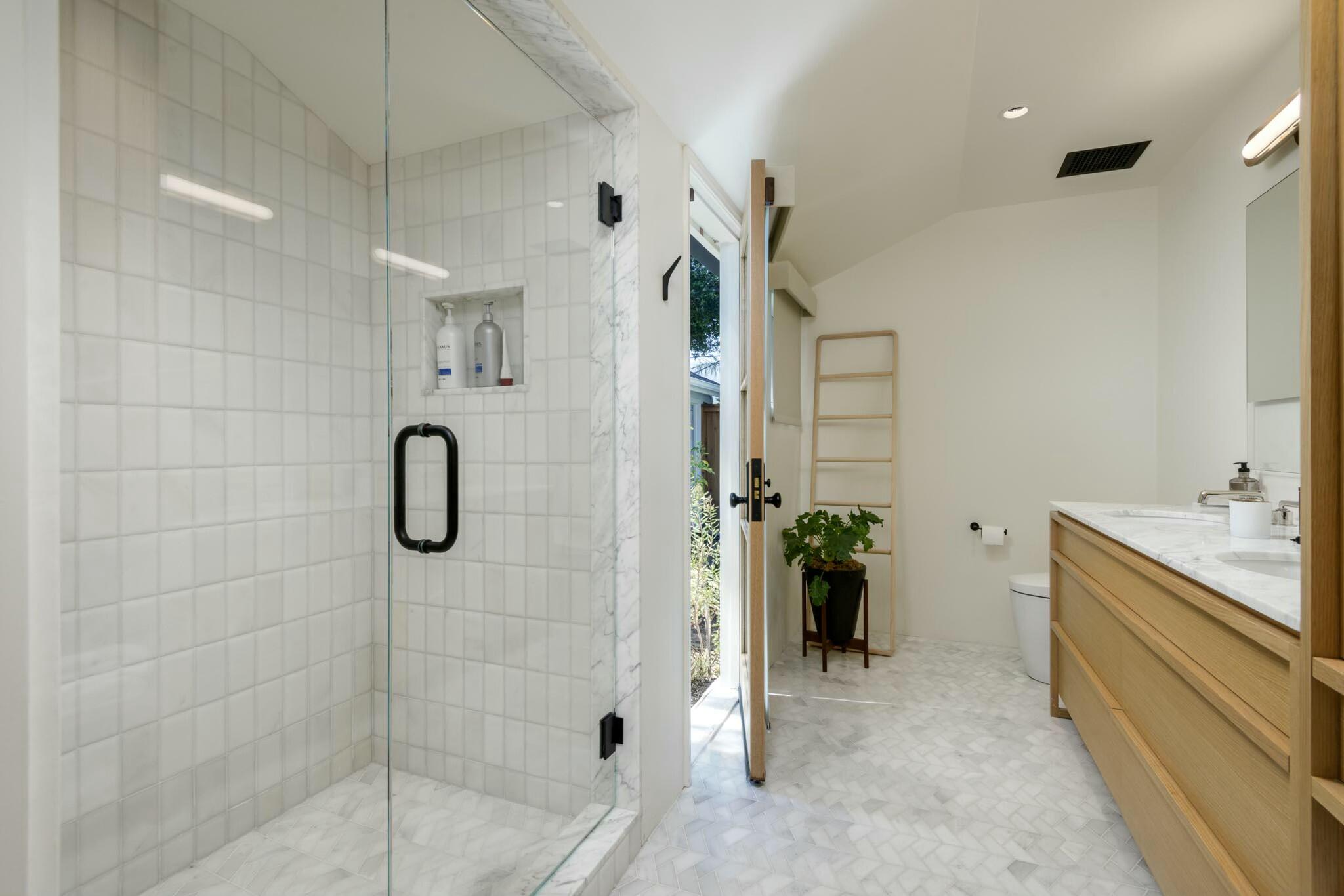 Montecito, California 93108, United States, 5 Bedrooms Bedrooms, ,5 BathroomsBathrooms,Residential,Active,19380